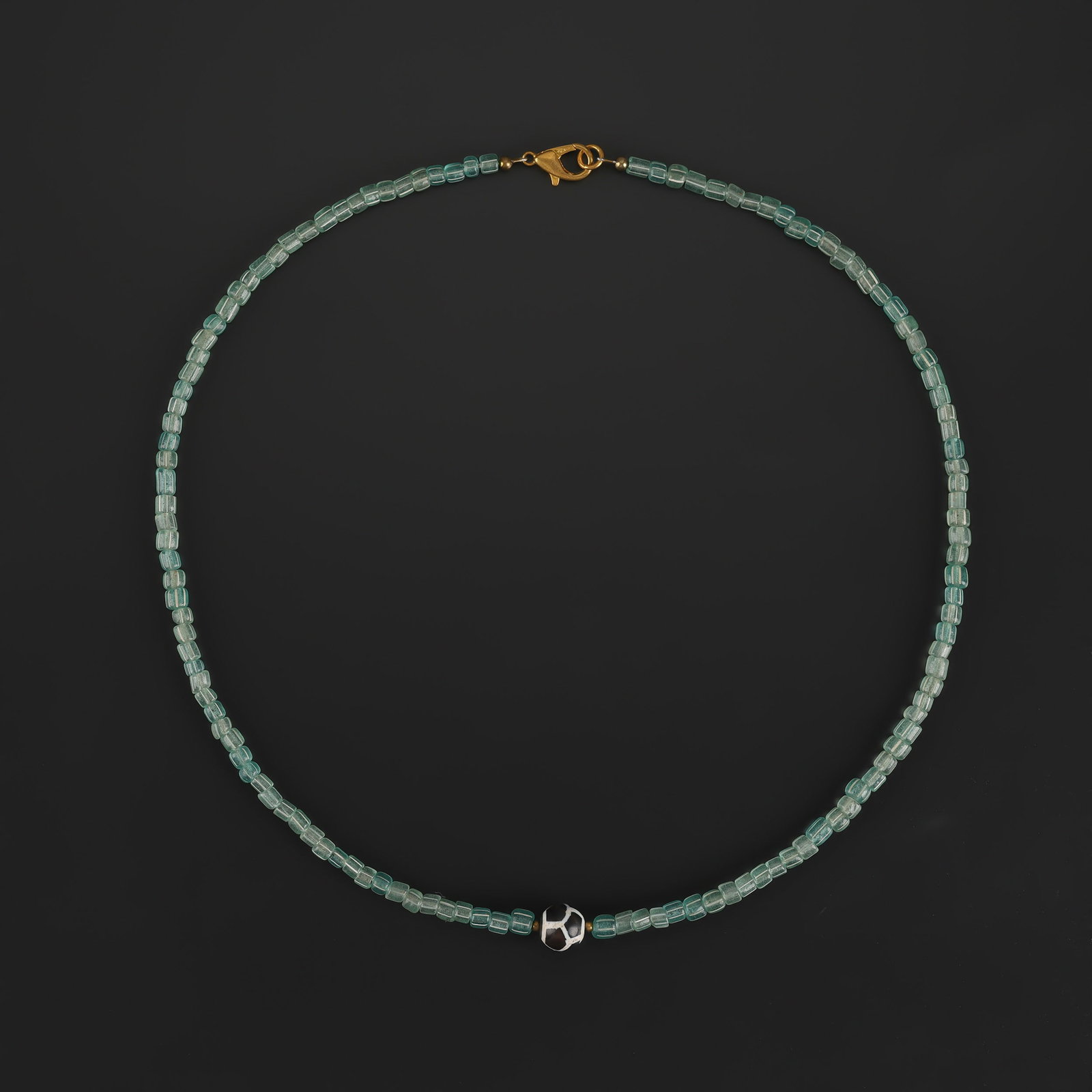 Antique Glass Bead Necklace With Central Dzi Agate Bead: Antique Glass Bead Necklace With Central Dzi Agate Bead featuring quality craftsmanship and collectible appeal. Suitable for display or collection. Length: 20in Total Weight: 18gram