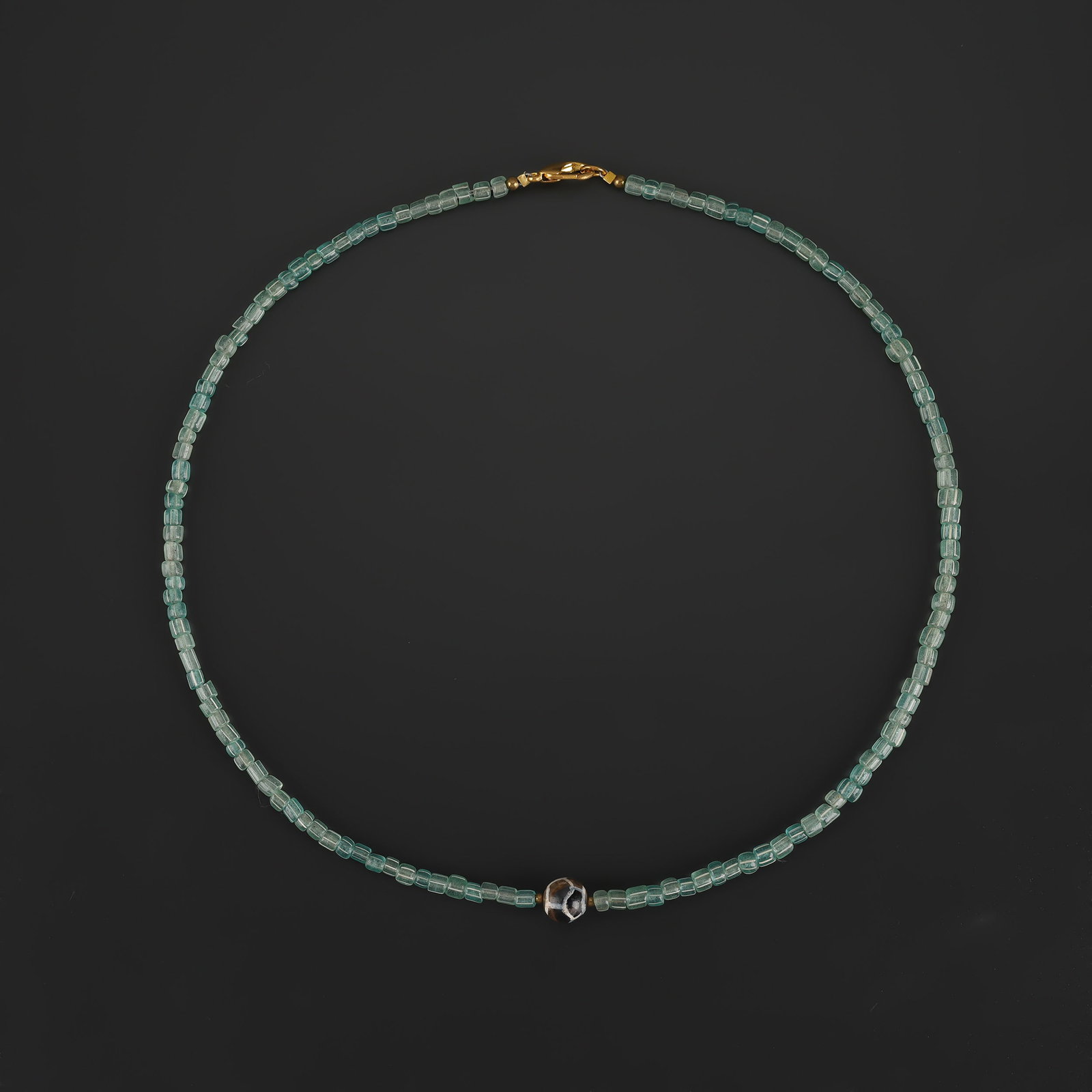 Antique Glass Bead Necklace With Central Dzi Agate Bead: Antique Glass Bead Necklace With Central Dzi Agate Bead featuring quality craftsmanship and collectible appeal. Suitable for display or collection. Length: 20in Total Weight: 18gram