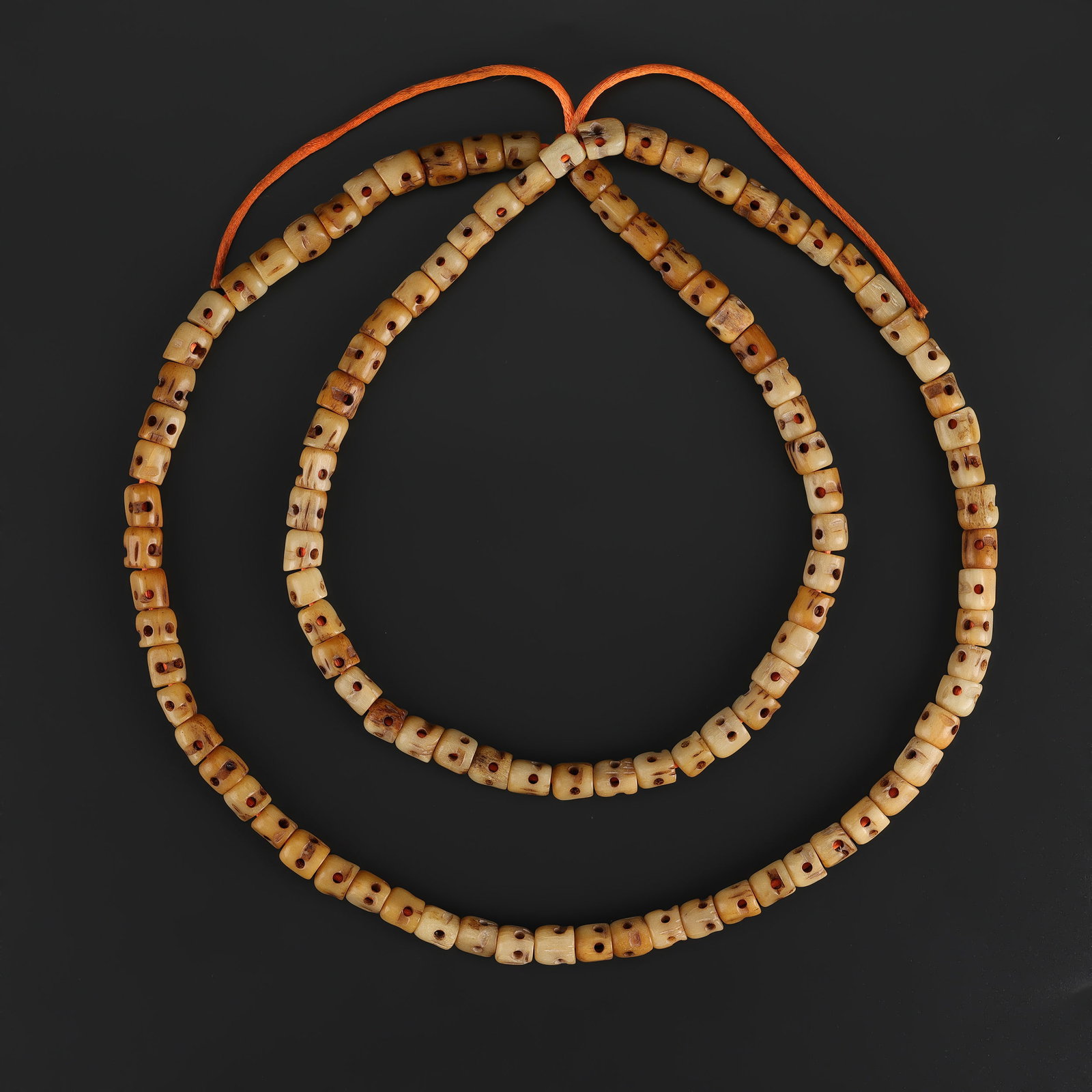 Tibetan Antique Skull figures Carved On Yak Ox Bone Mala Beads: Tibetan Antique Skull figures Carved On Yak Ox Bone Mala Beads featuring quality craftsmanship and collectible appeal. Suitable for display or collection. Length: 40in Total Weight: 88gram