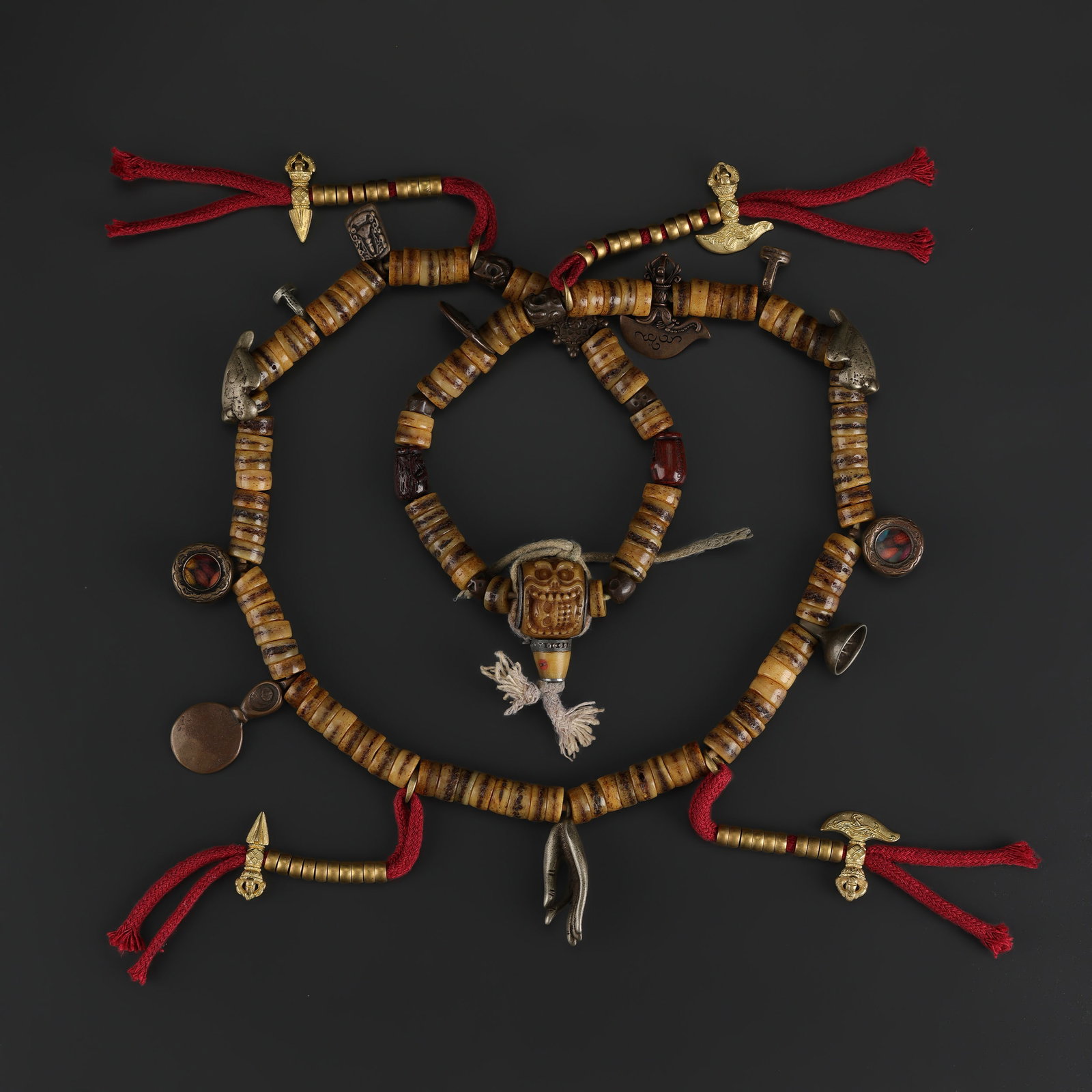 Antique Himalayan Tibetan Kapala Mala Necklace Old Bones Prayer Bead: Antique Himalayan Tibetan Kapala Mala Necklace Old Bones Prayer Bead featuring quality craftsmanship and collectible appeal. Suitable for display or collection. Length: 31in Total Weight: 239gram