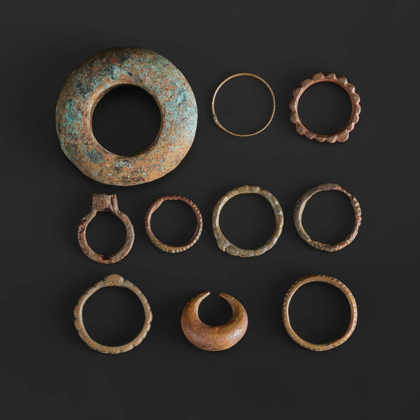 Lot of Ancient Bronze Rings and Adornments: Lot of Ancient Bronze Rings and Adornments featuring quality craftsmanship and collectible appeal. Suitable for display or collection. Total Weight: 118gram