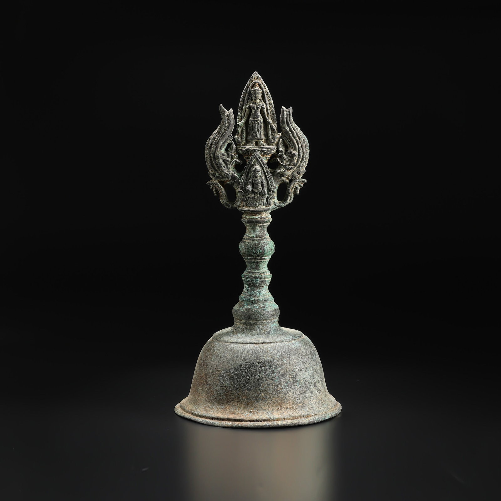 Antique Bronze Ritual Temple Bell with Hindu Deity and Naga Motif: Antique Bronze Ritual Temple Bell with Hindu Deity and Naga Motif featuring quality craftsmanship and collectible appeal. Suitable for display or collection. Size Detail: 16 x 32.8cm Weight: 2.3kg