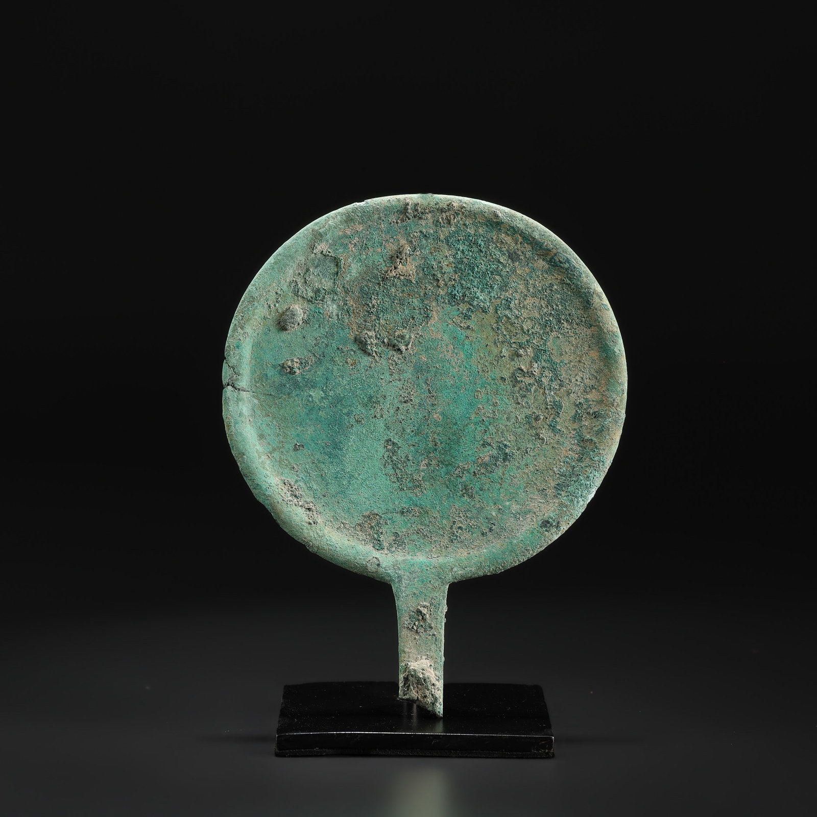 Roman Byzantine Bronze Mirror Collectables: Roman Byzantine Bronze Mirror Collectables featuring quality craftsmanship and collectible appeal. Suitable for display or collection. Size Detail: 11.6 x 15.5cm Weight: 117gram