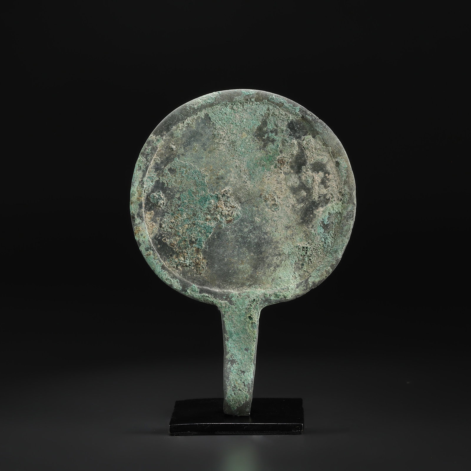 Roman Byzantine Bronze Mirror Collectables: Roman Byzantine Bronze Mirror Collectables featuring quality craftsmanship and collectible appeal. Suitable for display or collection. Size Detail: 14 x 20cm Weight: 218gram