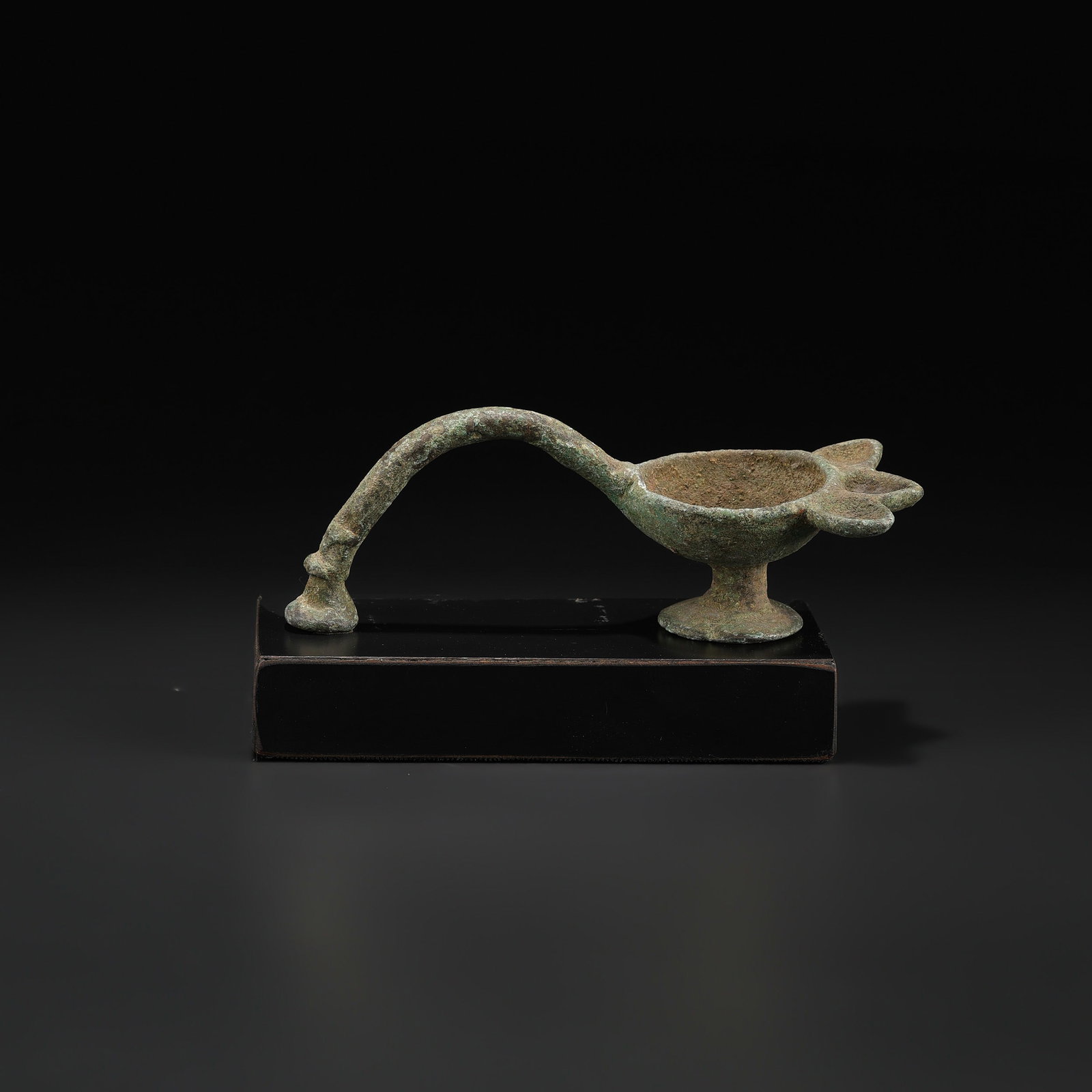Ancient Bronze Ritual Vessel with Floral Motif: Ancient Bronze Ritual Vessel with Floral Motif featuring quality craftsmanship and collectible appeal. Suitable for display or collection. Size Detail: 12.1 x 4cm Total Weight: 160gram