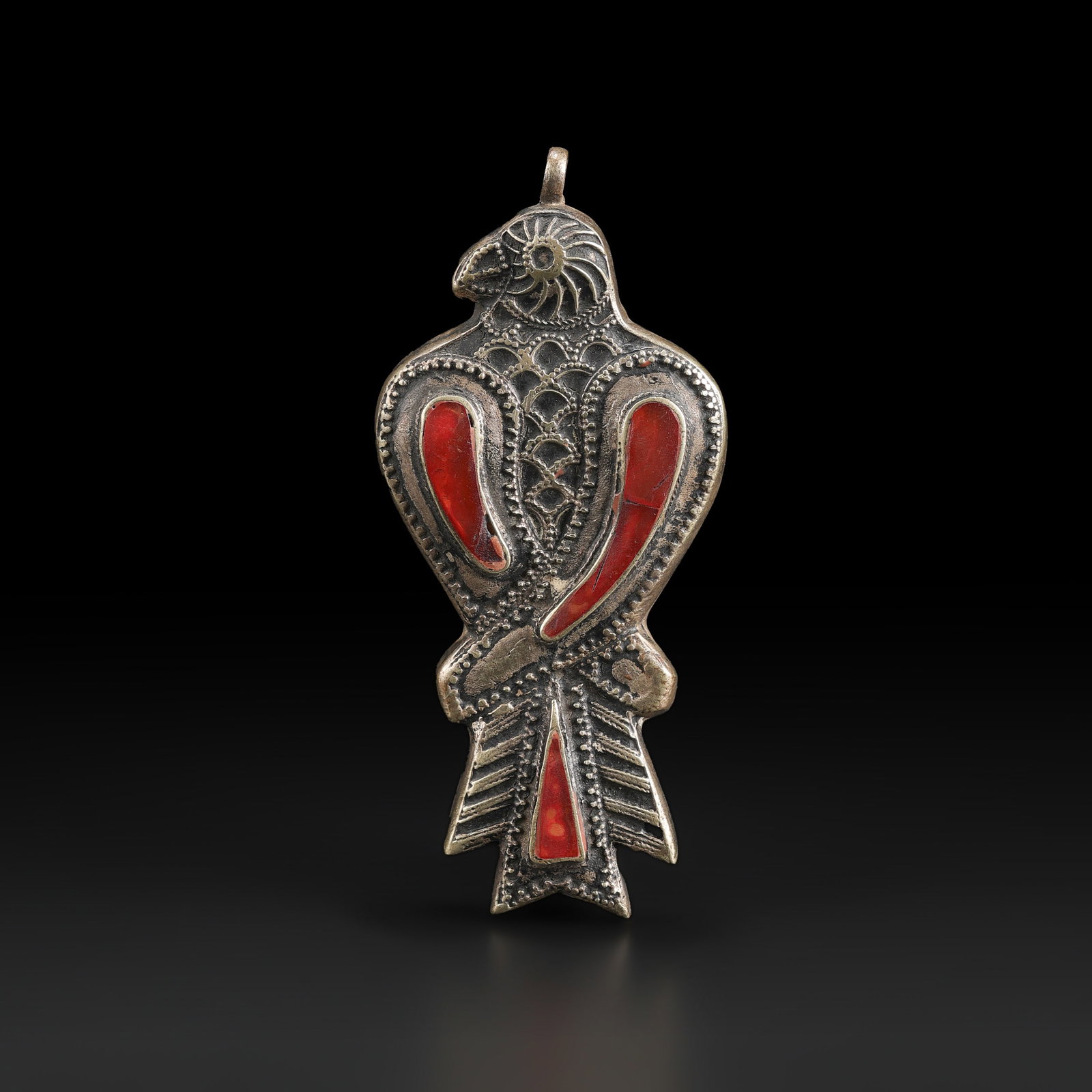 Vintage Jewelry Afghan Ethnic Tribal Hand Made Carnelian inlaid Bird Motif Silver Pendant: Vintage Jewelry Afghan Ethnic Tribal Hand Made Carnelian inlaid Bird Motif Silver Pendant featuring quality craftsmanship and collectible appeal. Suitable for display or collection. Size Detail: 4.6 x
