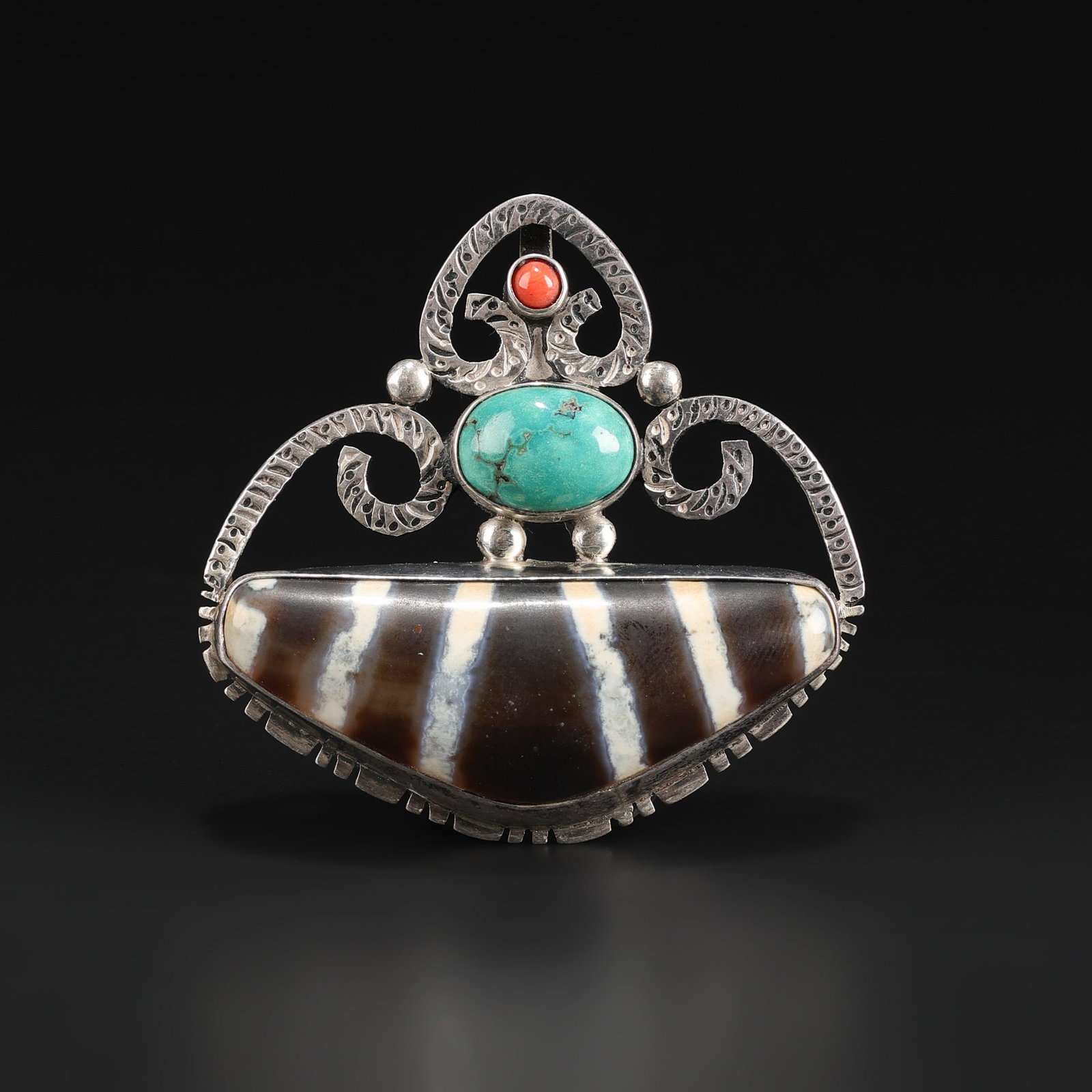 Vintage Traditional Jewelry Nepalese Hand Made Sterling Silver Brooch Pendant With Dzi Bead and: Vintage Traditional Jewelry Nepalese Hand Made Sterling Silver Brooch Pendant With Dzi Bead and Coral featuring quality craftsmanship and collectible appeal. Suitable for display or collection. Size D
