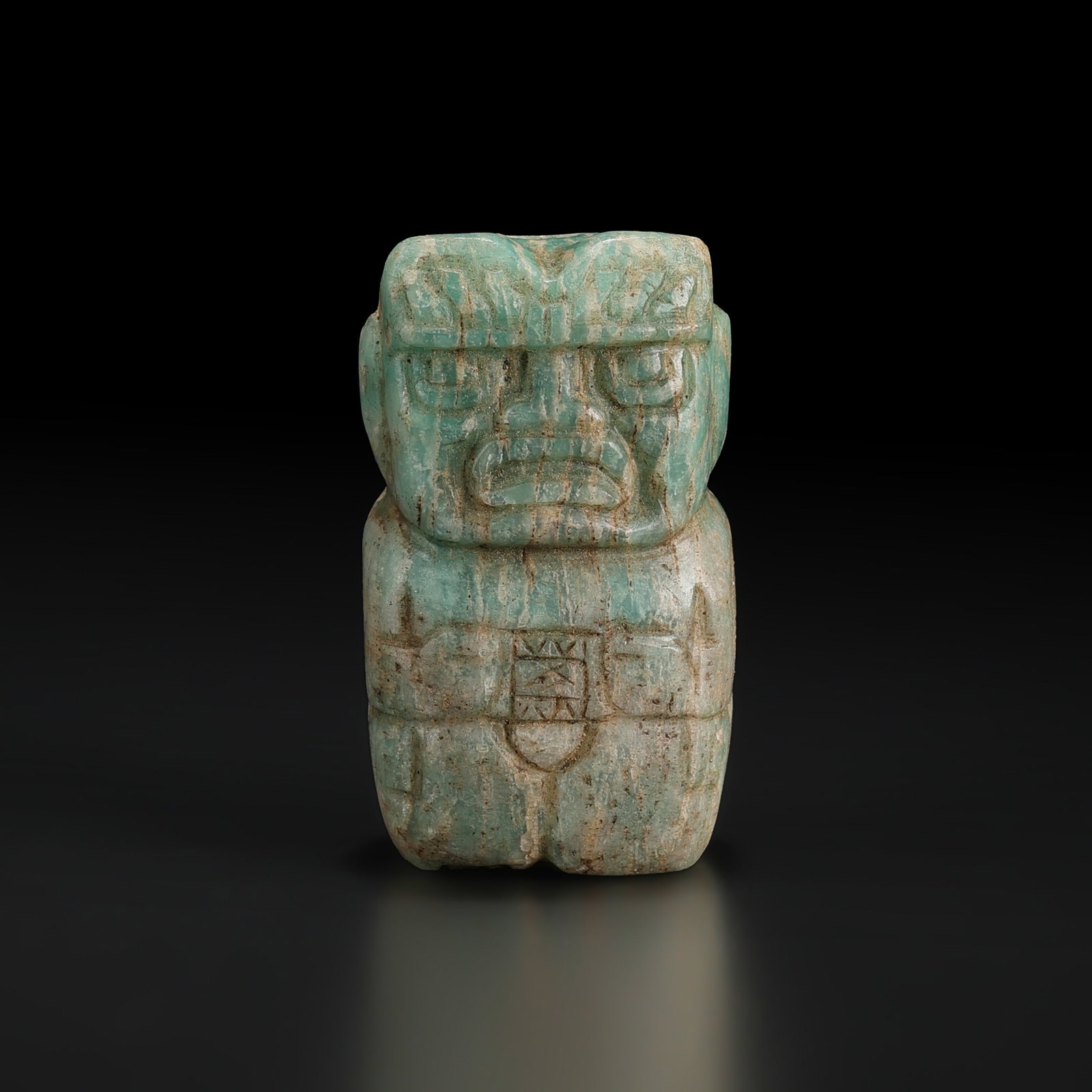 Old Carved Green Aventurine Stone Amulet Bead Pendant: Old Carved Green Aventurine Stone Amulet Bead Pendant is a decorative pendant or amulet with an old and collectible appearance. It is suitable for collectors and display. Please review the photographs
