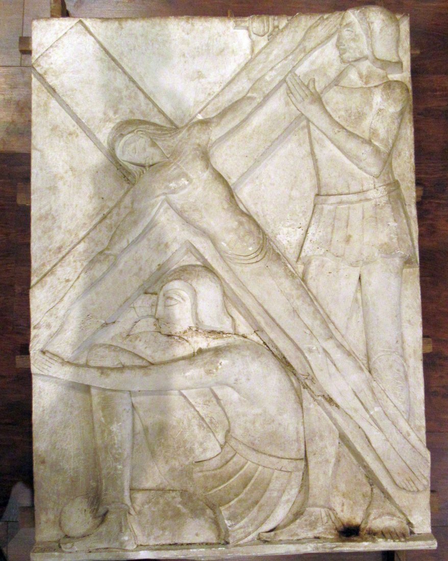 Alfeo Faggi Modernist Wall Relief Sculpture of Jesus: Modernist Wall Relief Plaque Sculpture of crucified Jesus, part of Station Cross series, by Alfeo Faggi (1885–1966), Woodstock, NY Art. Plaster, size: 42.5 inches x 30.5 inches. Pickup Only in our M