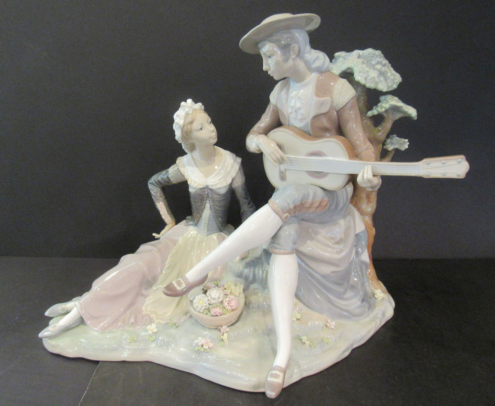 Lladro #4881 Typical Group Porcelain Figurine (1 of 11)