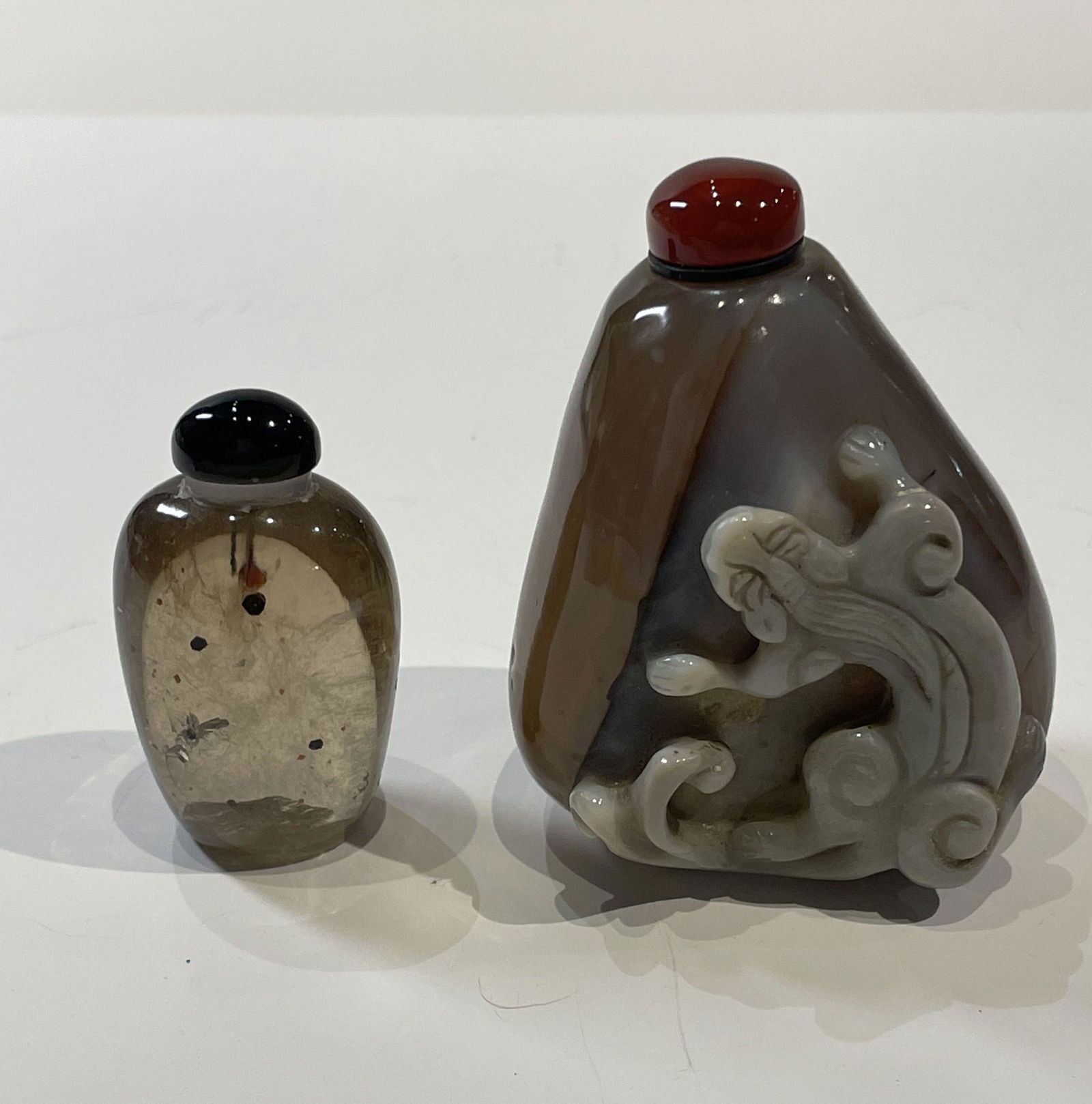 Lot of two Antique Chinese carved snuff bottles (1 of 6)