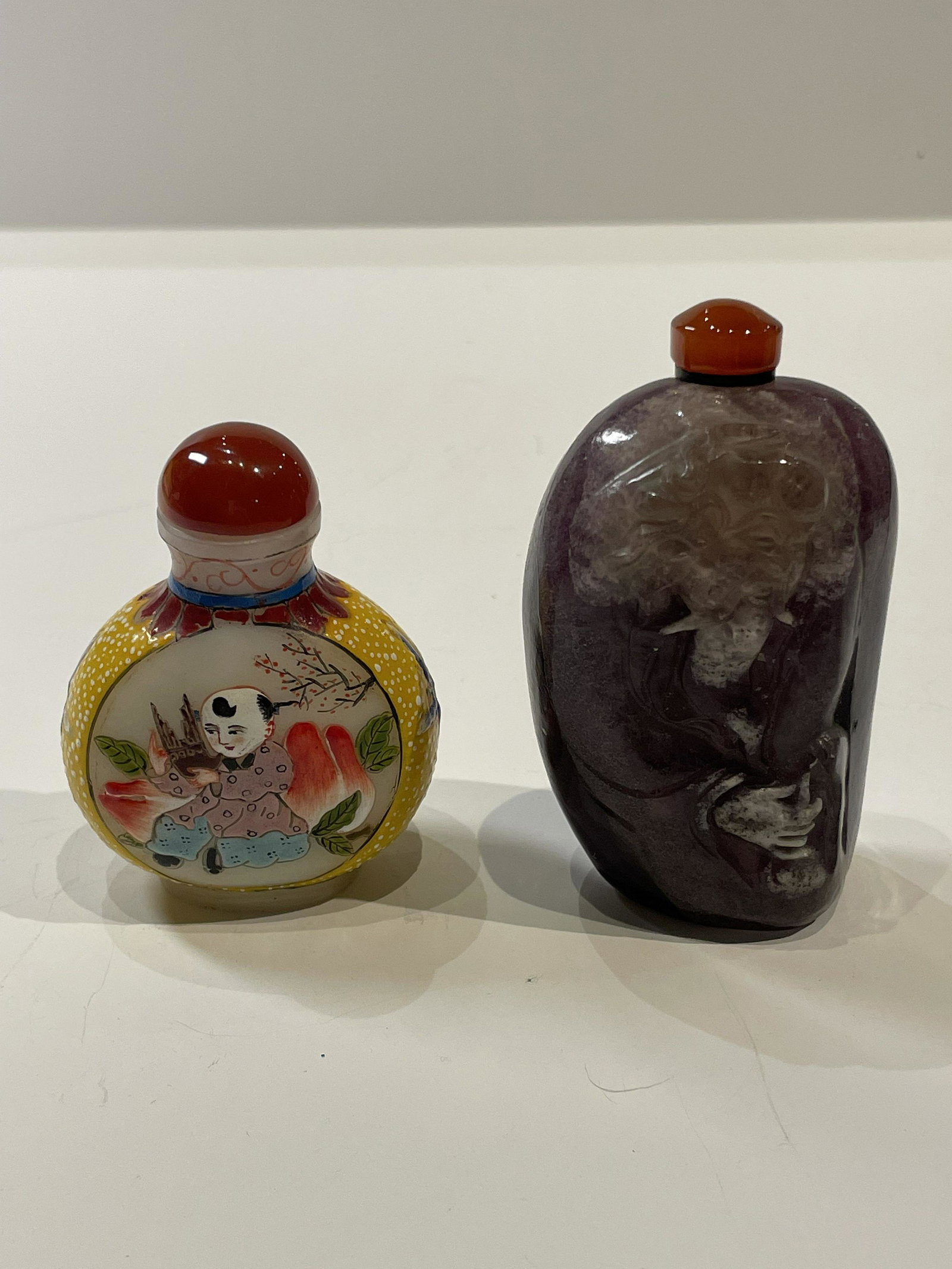 Lot of two Antique Chinese snuff bottles (1 of 6)