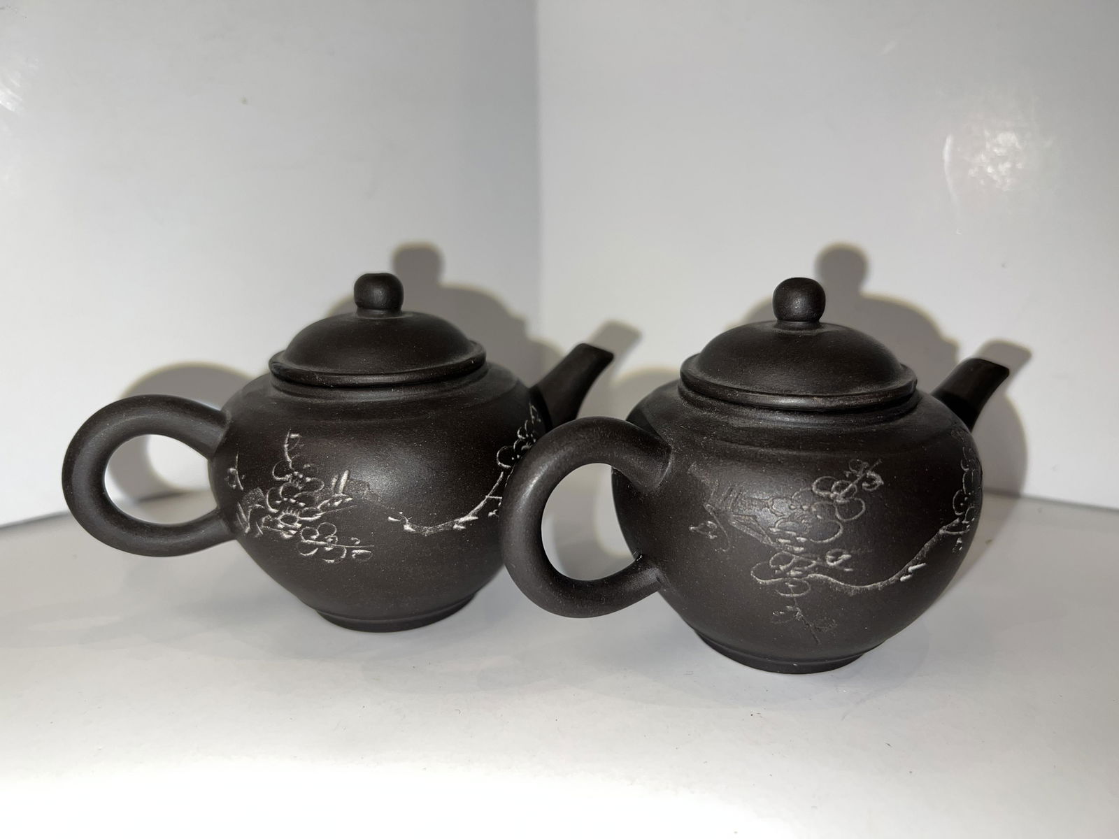 Lot of 2 Signed Asian Chinese Yixing Clay Teapots (1 of 4)