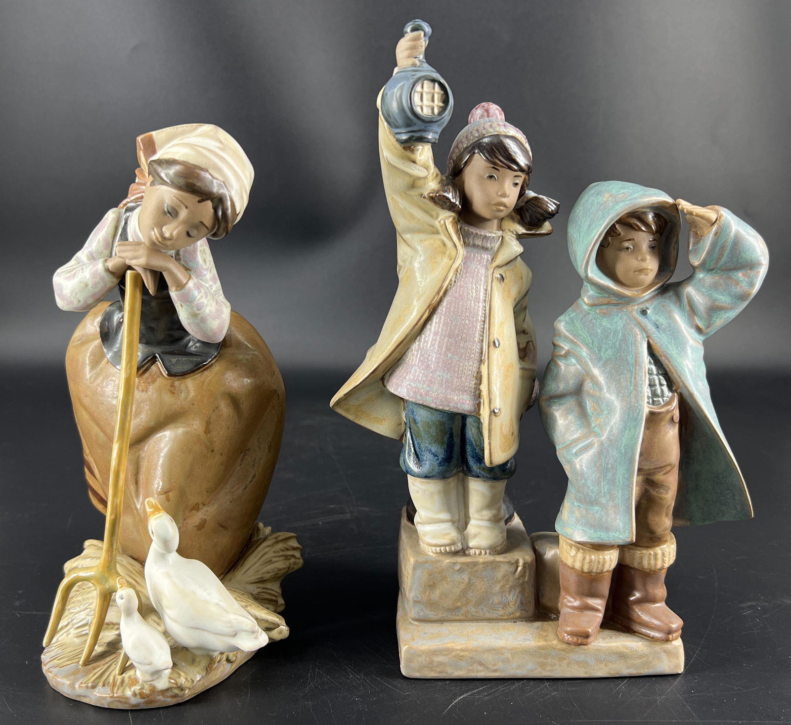 Lot of 2 Lladro Gres Porcelain Figurines #2173 & #2178 (1 of 8)