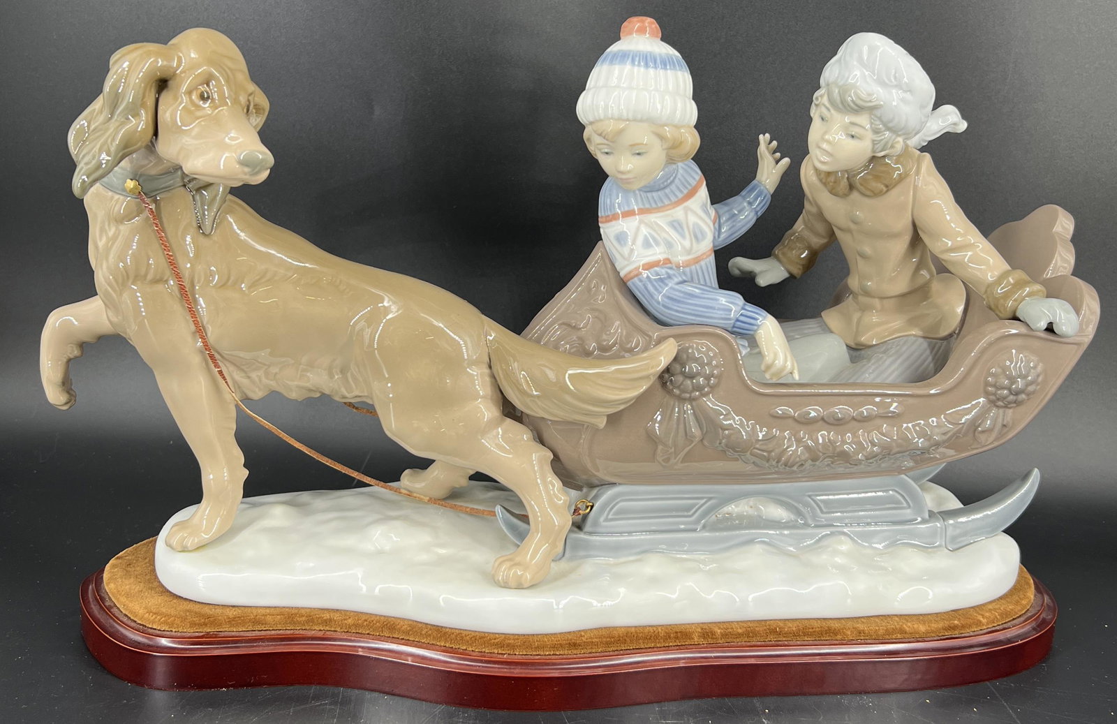 Lladro Sleigh Ride #5037 Porcelain Figurine (1 of 9)