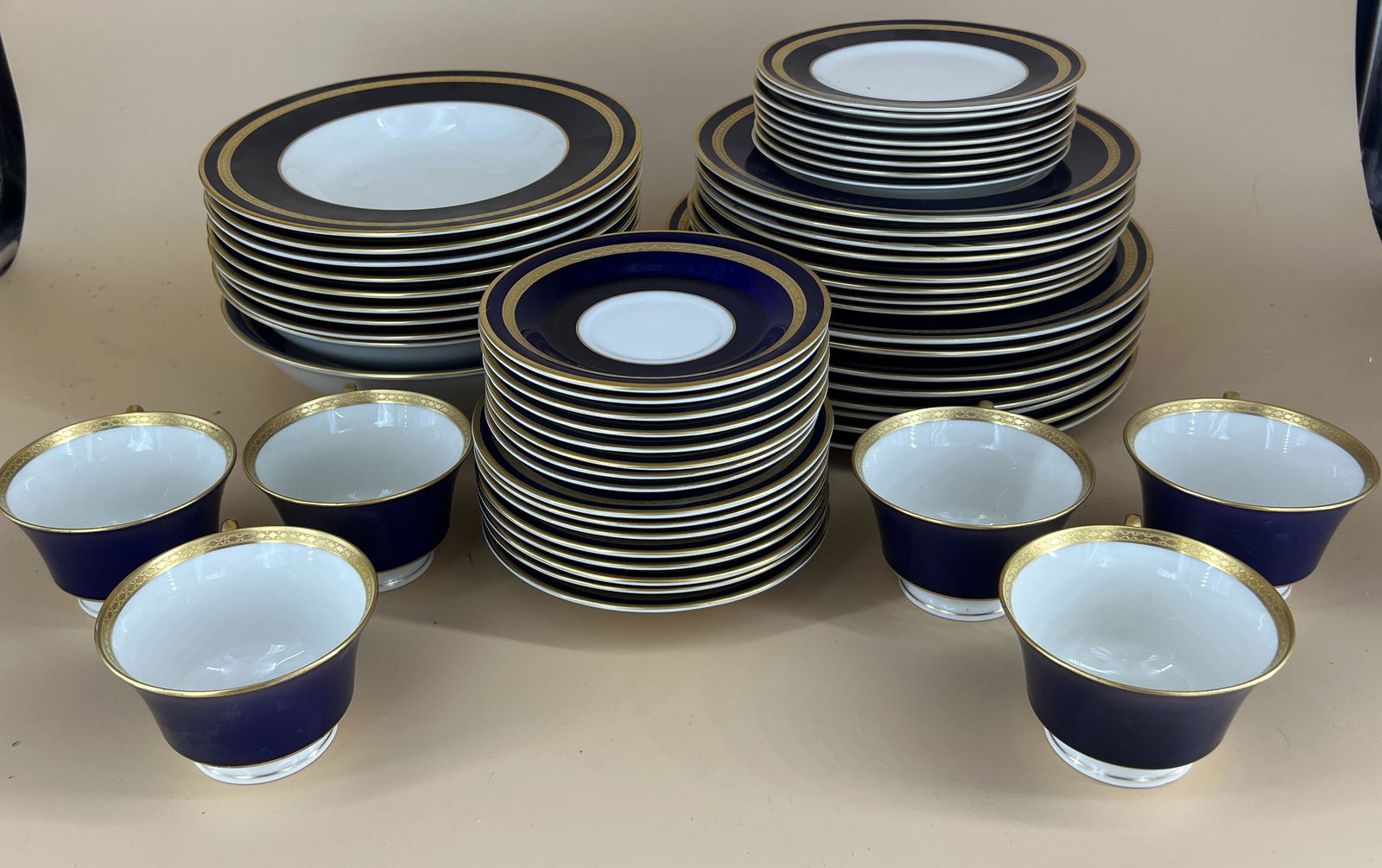 Lot of 60 pcs Old Ivory Cobalt Navy Blue Syracuse China O.P.C.O China Set (1 of 17)