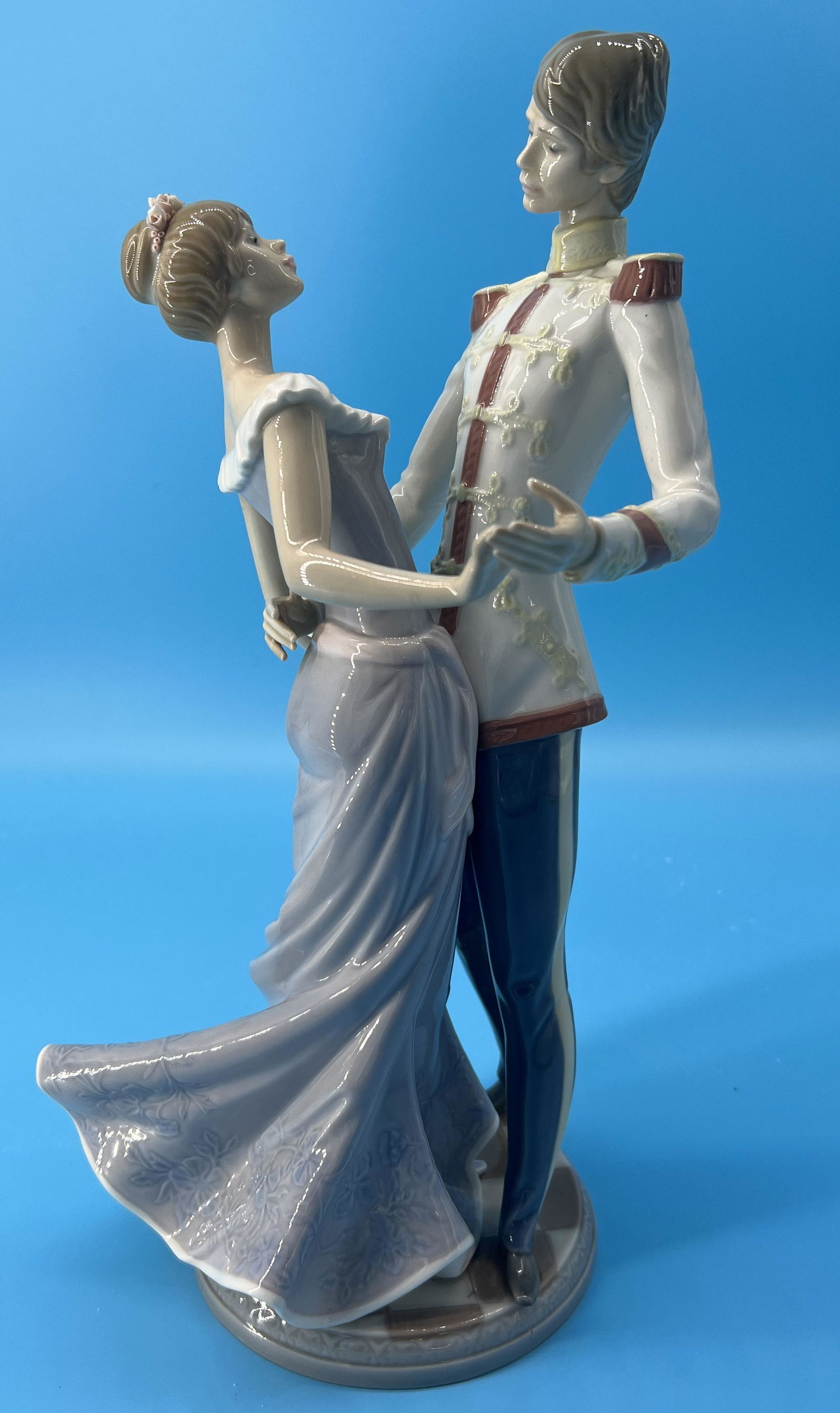 Vintage Lladro  Porcelain Figurine 'At The Ball , Cinderella' #5398, Spain (1 of 11)