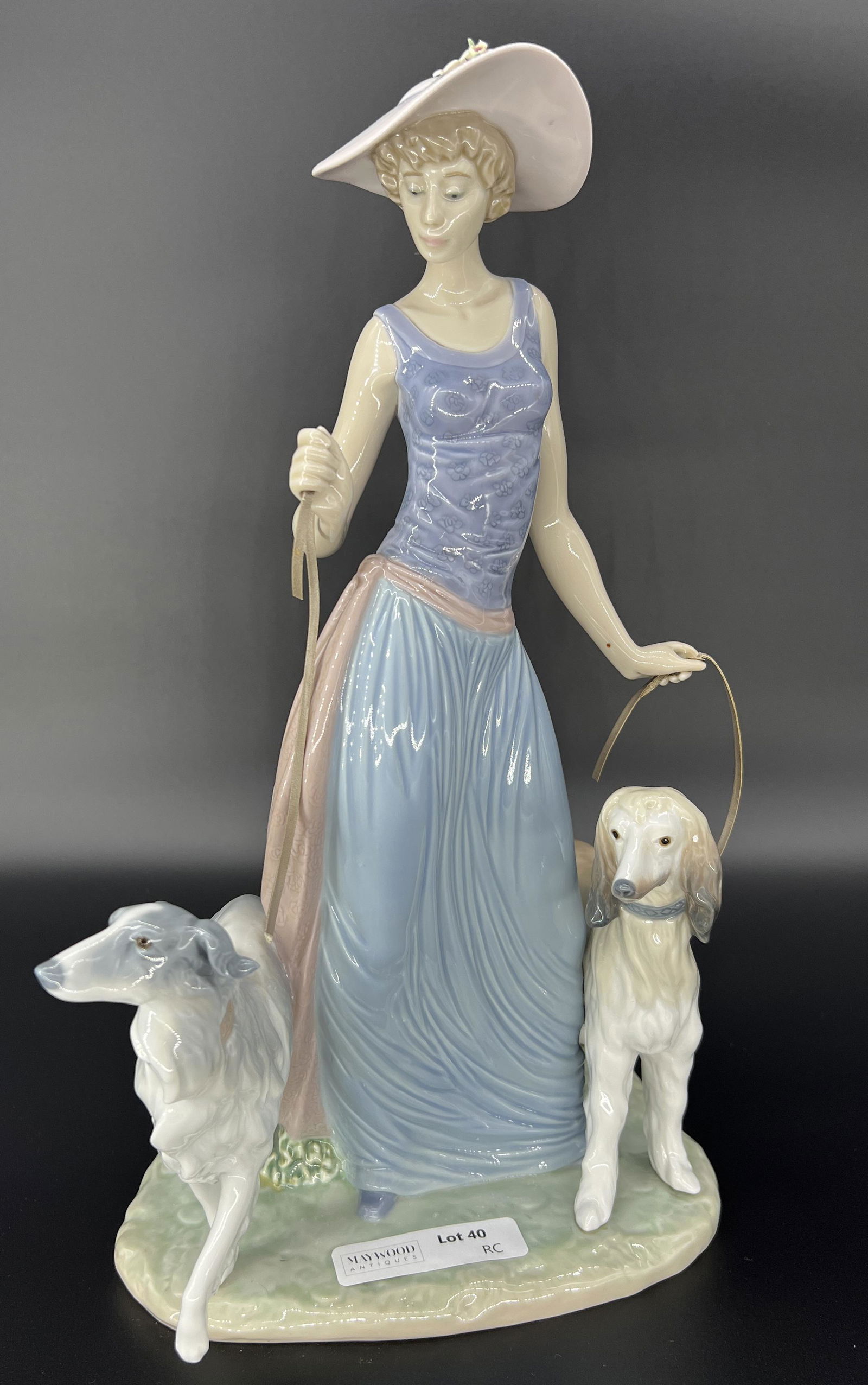 Vintage Lladro Spain Porcelain Figurine  'Elegant Promenade Woman' no. 5802 (1 of 5)