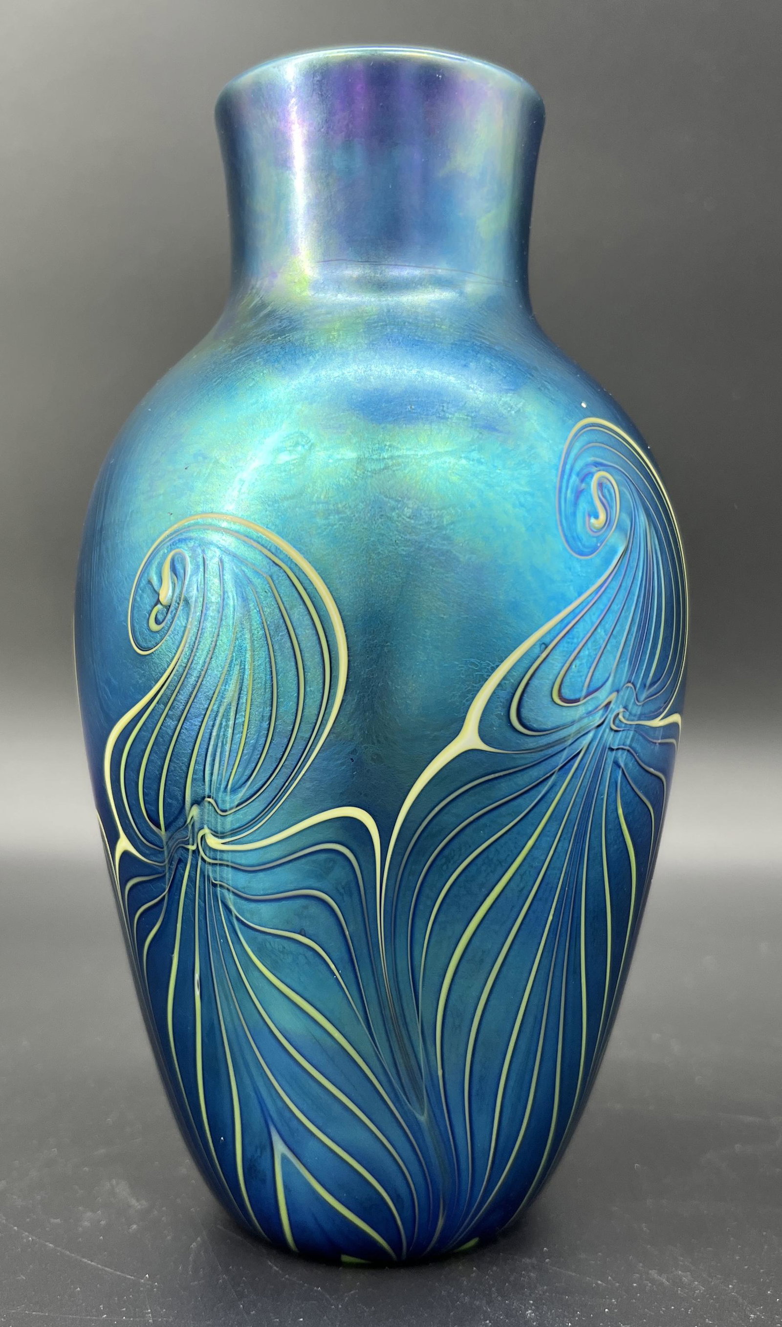Vintage Signed Orient & Flume Art Glass Iridescent Vase: Vintage Signed Orient & Flume Art Glass Iridescent Vase. Signature and label on bottom.