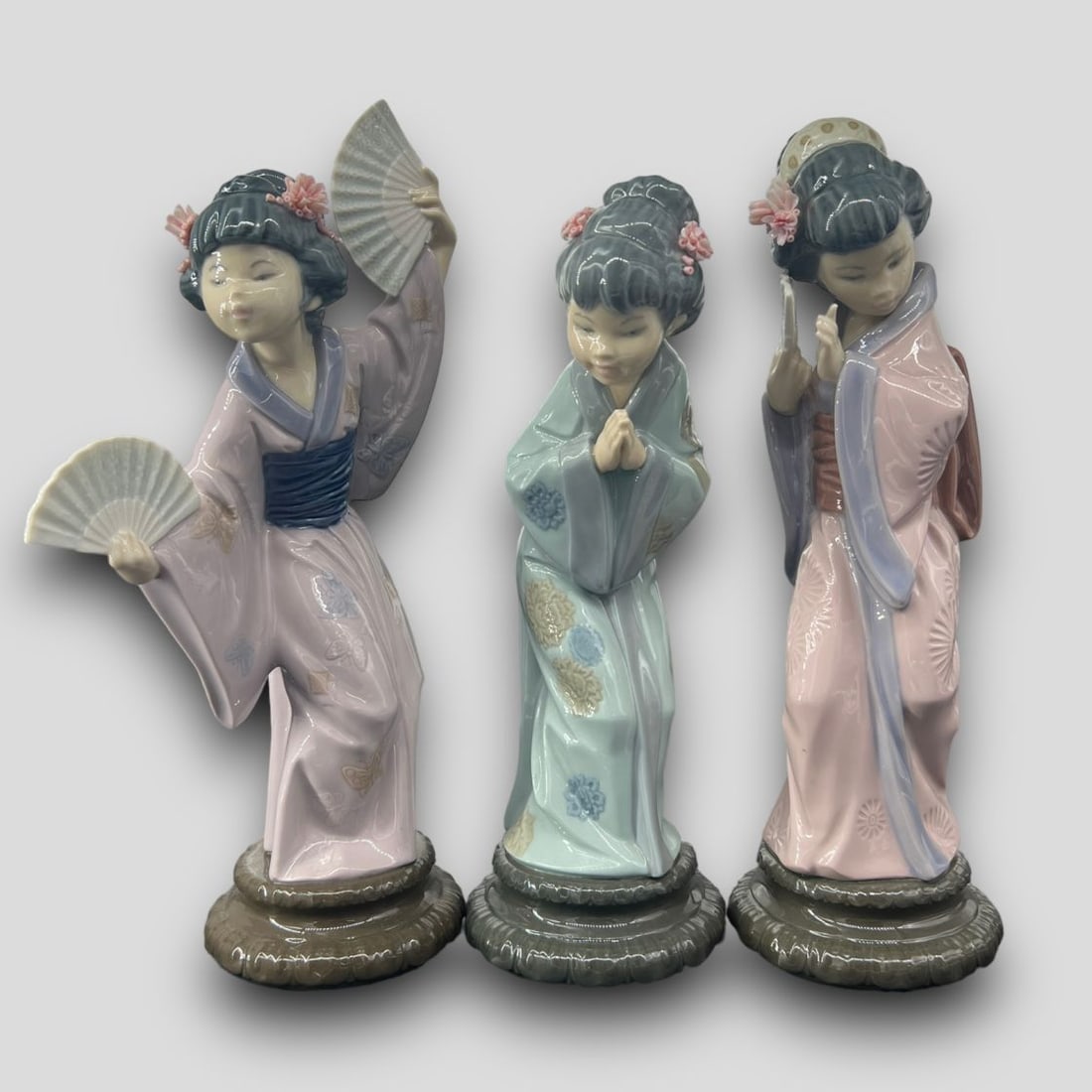 Antique Lot of 3 Lladro Spain Japanese Geisha Girl Porcelain Figurines: Antique Lot of 3 Lladro Spain Japanese Geisha Girl Figurines. Signed on the bottoms. No chips or cracks.