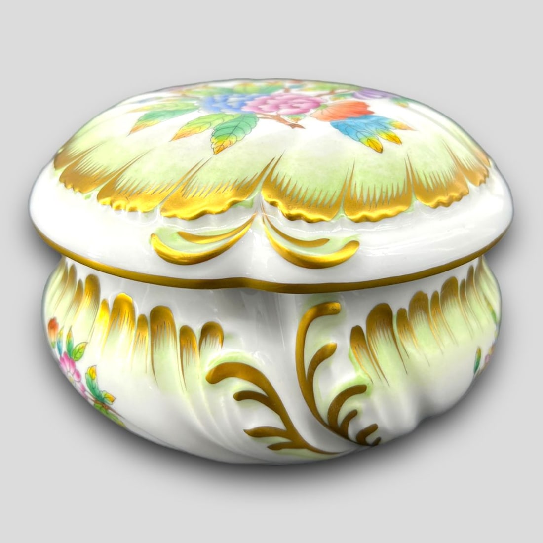 Antique Herend Hungary Queen Victoria Porcelain Lidded Box (1 of 6)