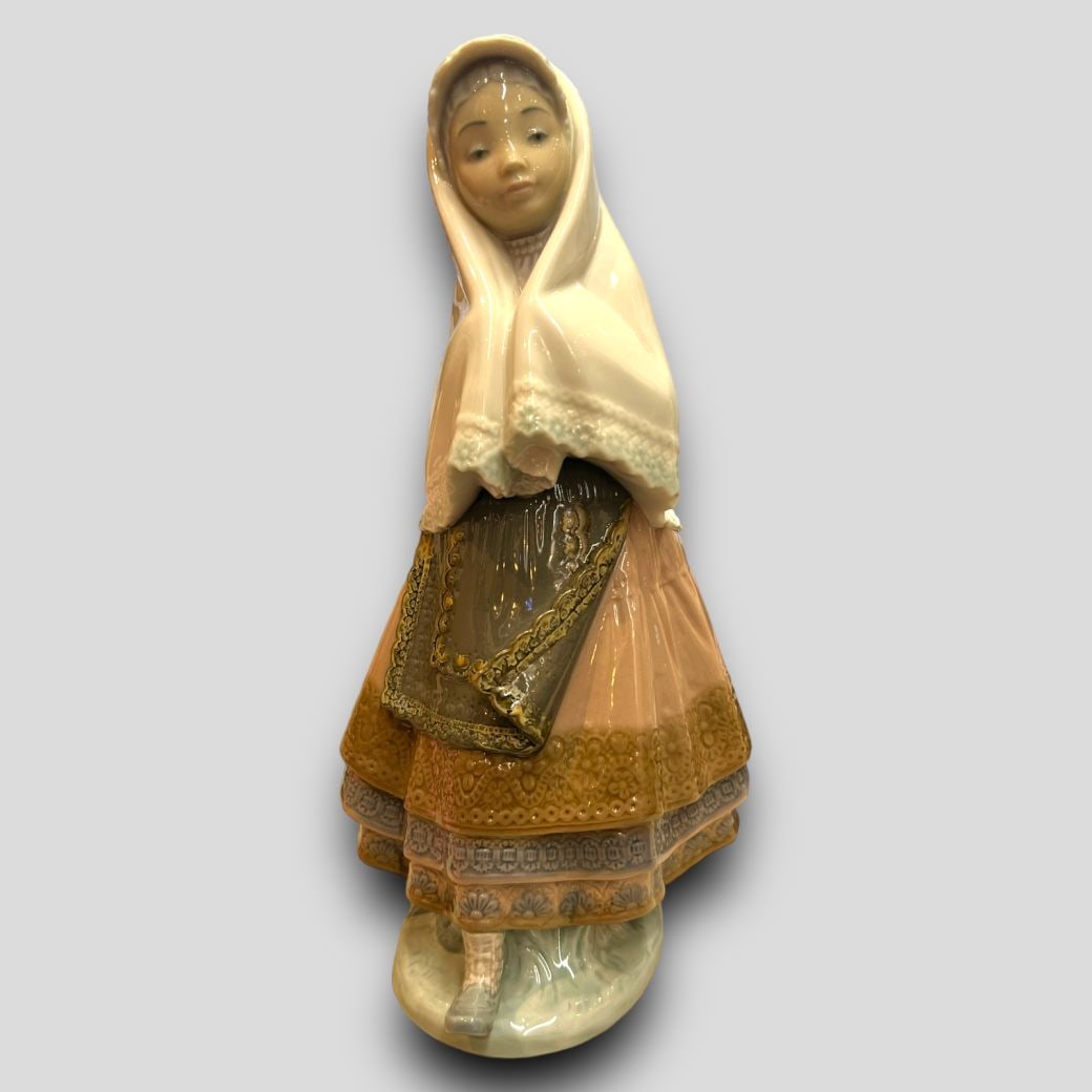 Antique Lladro Spain 'Festival Time' Woman Porcelain Figurine: Antique Lladro Spain 'Festival Time' Woman Porcelain Figurine. Signed on the bottom. 'Festival Time' A.K.A. Lagartera. Approximate size: 10.5'' x 6'' x 6''