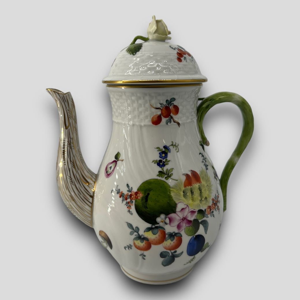 Antique Herend Hungary #1611 Coffee Pot: Antique Herend Hungary #1611 Coffee Pot. #1611. Signed on the bottom. Approximate size: 10.5'' x 8.5'' x 5.5''