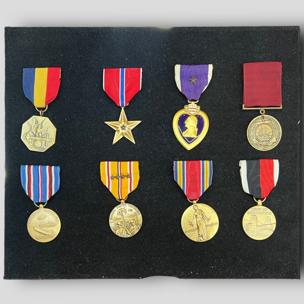 Vintage Lot of 8 Military Militaria WW2 World War Medals (1 of 6)