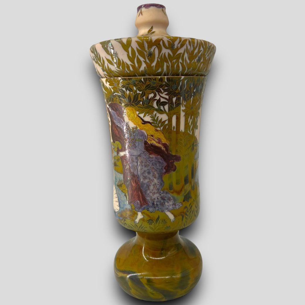 Cameo Art Glass Vase 'The Birth of Venus' by Botticelli: Vintage Lidded Art Glass Vase 'The Birth of Venus' by Botticelli . Depicts the famous painting by Italian Artist, Sandro Botticelli, entitled 'The Birth of Venus.' Marked Botticelli on the bottom. App