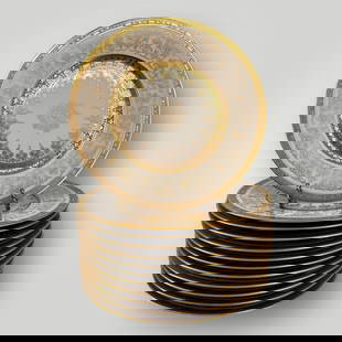 Set of 12 Czechoslovakian De Luxe Decorating Works Dinner Plates: Set of 12 Czechoslovakian De Luxe Decorating Works Dinner Plates or chargers.