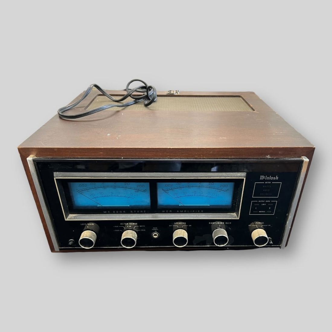 McIntosh MC2205 Stereo Power Amplifier Serial No.X3745 (1 of 10)