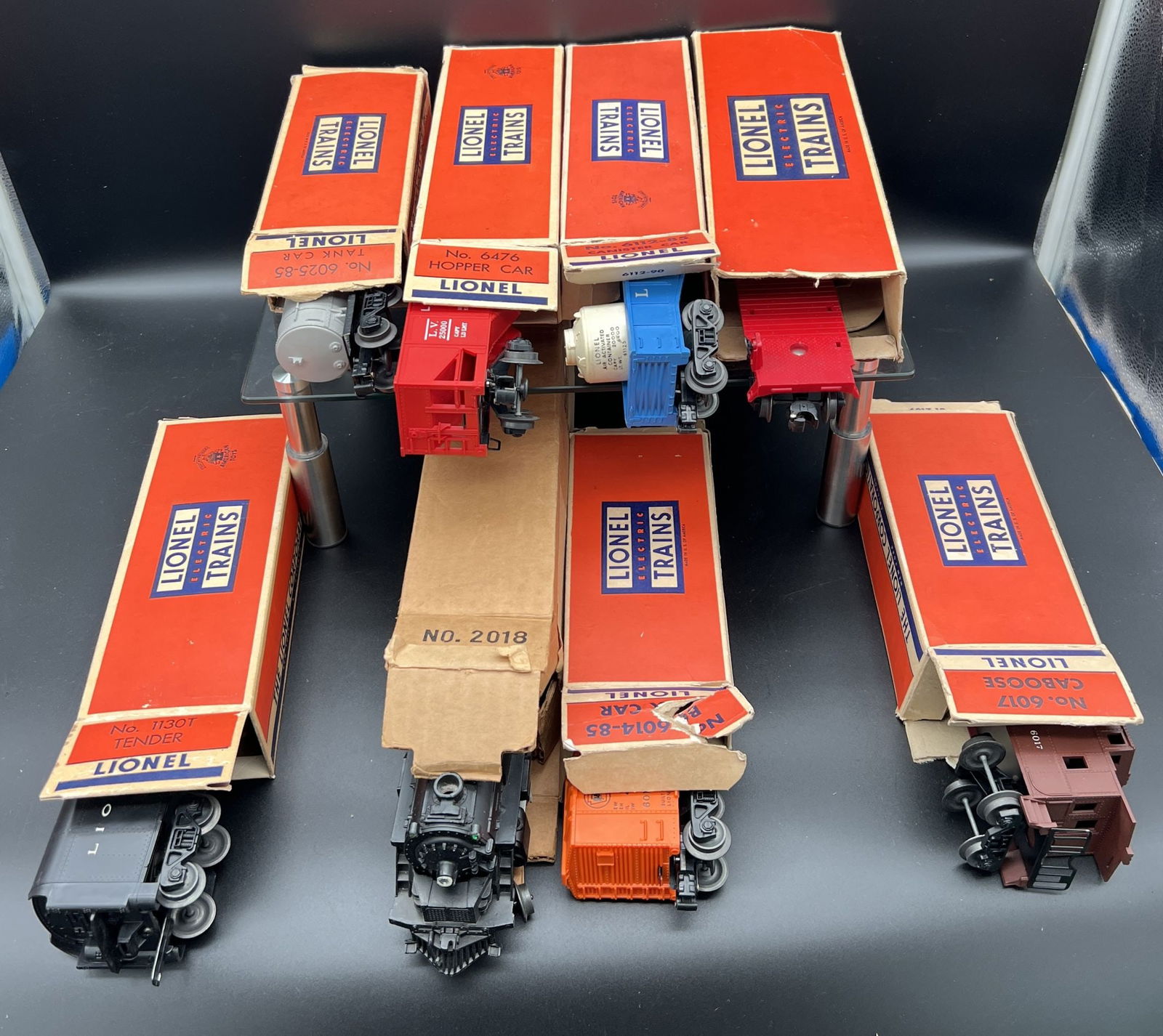 Vintage Lionel #2018 Gauge Steam Engine Train Set (1 of 9)