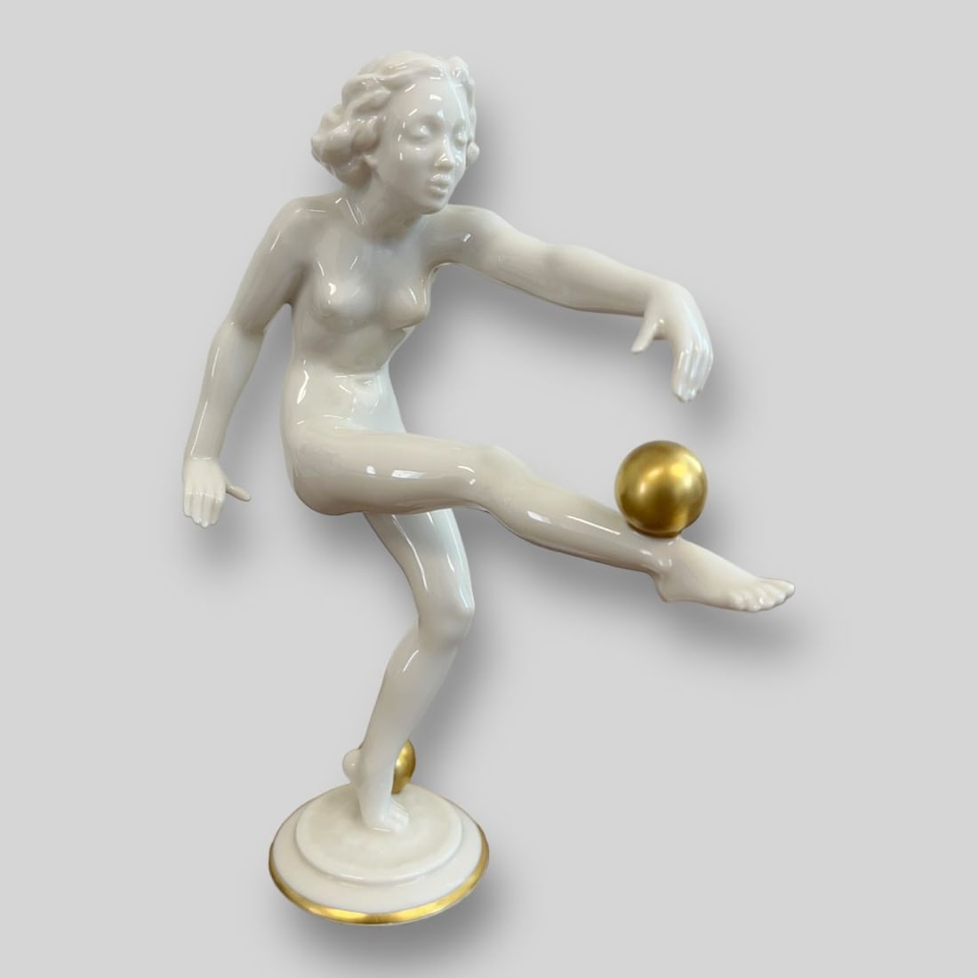 Antique Hutschenreuther Germany Nude Woman Porcelain Figurine Carl Werner: Antique Hutschenreuther Germany Nude Woman Porcelain Figurine Carl Werner . No chips or cracks. Signed on the bottom. Original paper label.