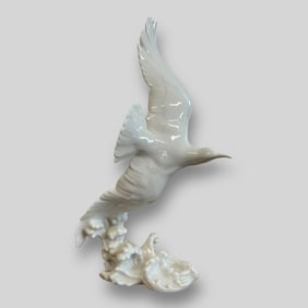 Hutschenreuther Germany Kunstabteilung Flying Seagull Bird Porcelain Figurine