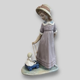 Lladro Spain Pulling Doll Carriage #5044 Porcelain Figurine