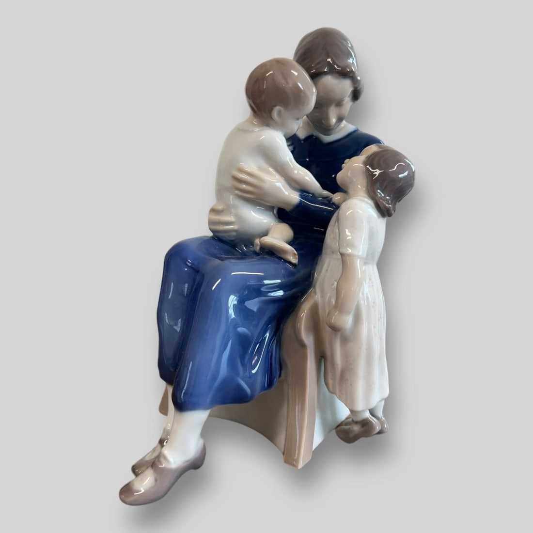 Bing & Grondahl (B&G) Denmark Happy Family Porcelain Figurine No.2262: Bing & Grondahl (B&G) Denmark Happy Family Porcelain Figurine No.2262. No chips or cracks. Signed on the bottom.
