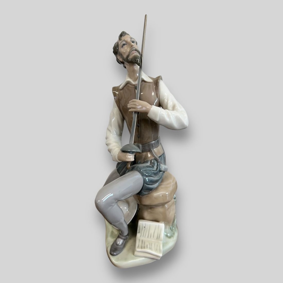 Lladro Spain Don Quixote Oration Porcelain Figurine #5357: Lladro Spain Don Quixote Oration Porcelain Figurine #5357. No chips or cracks. Signed on the bottom.