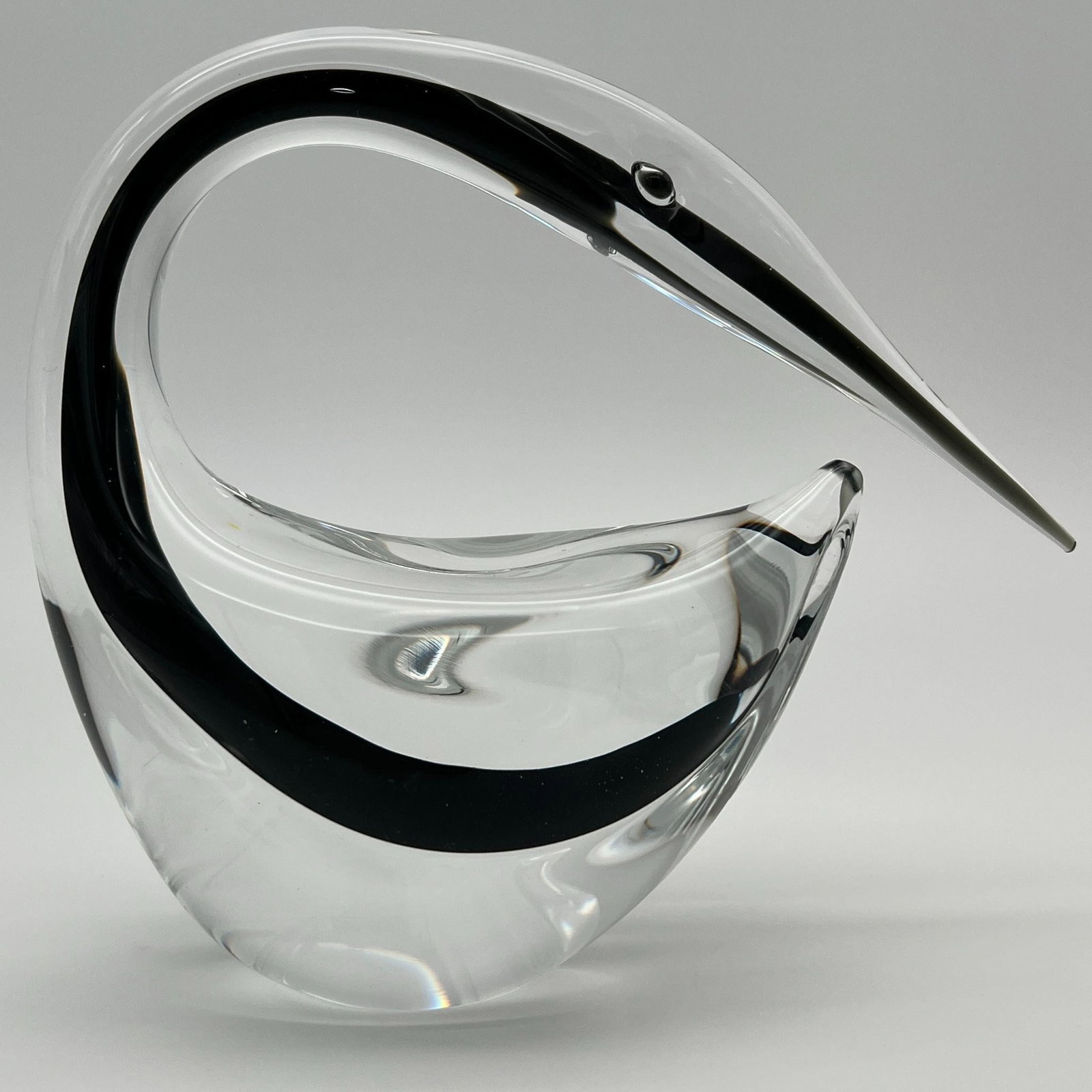 Cenedese Murano Italian Glass Bird Swan Sculpture: Cenedese Murano Italian Glass Bird Swan Sculpture. Mid-Century Modern MCM Artist signed on the bottom. Approx. Size: 7.75 x 3.25 x 8.75. Signed.