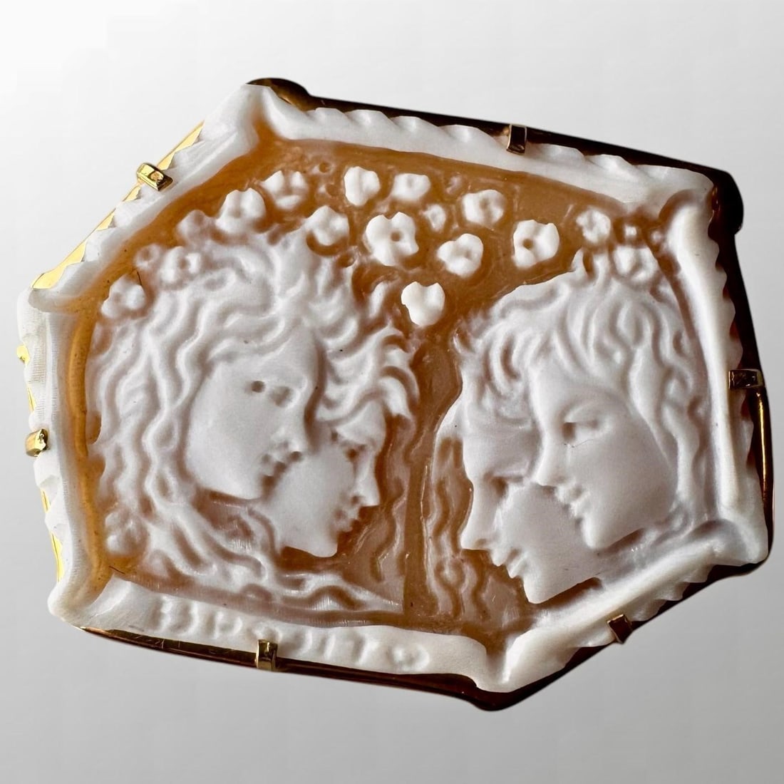 18K Yellow Gold Carved Shell Cameo Brooch (1 of 5)