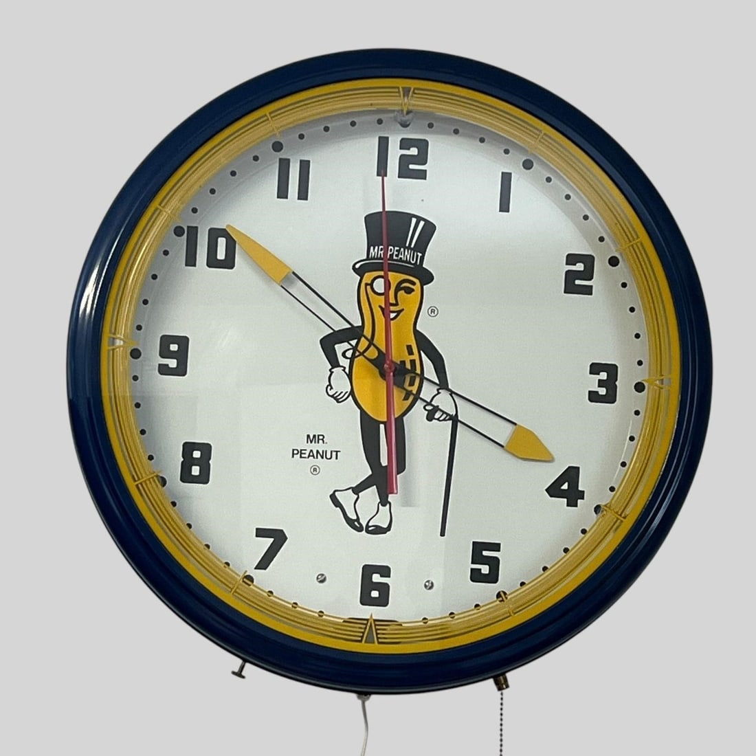 Mr. Peanut Nabisco Brands Co. Electric Clock (1 of 8)