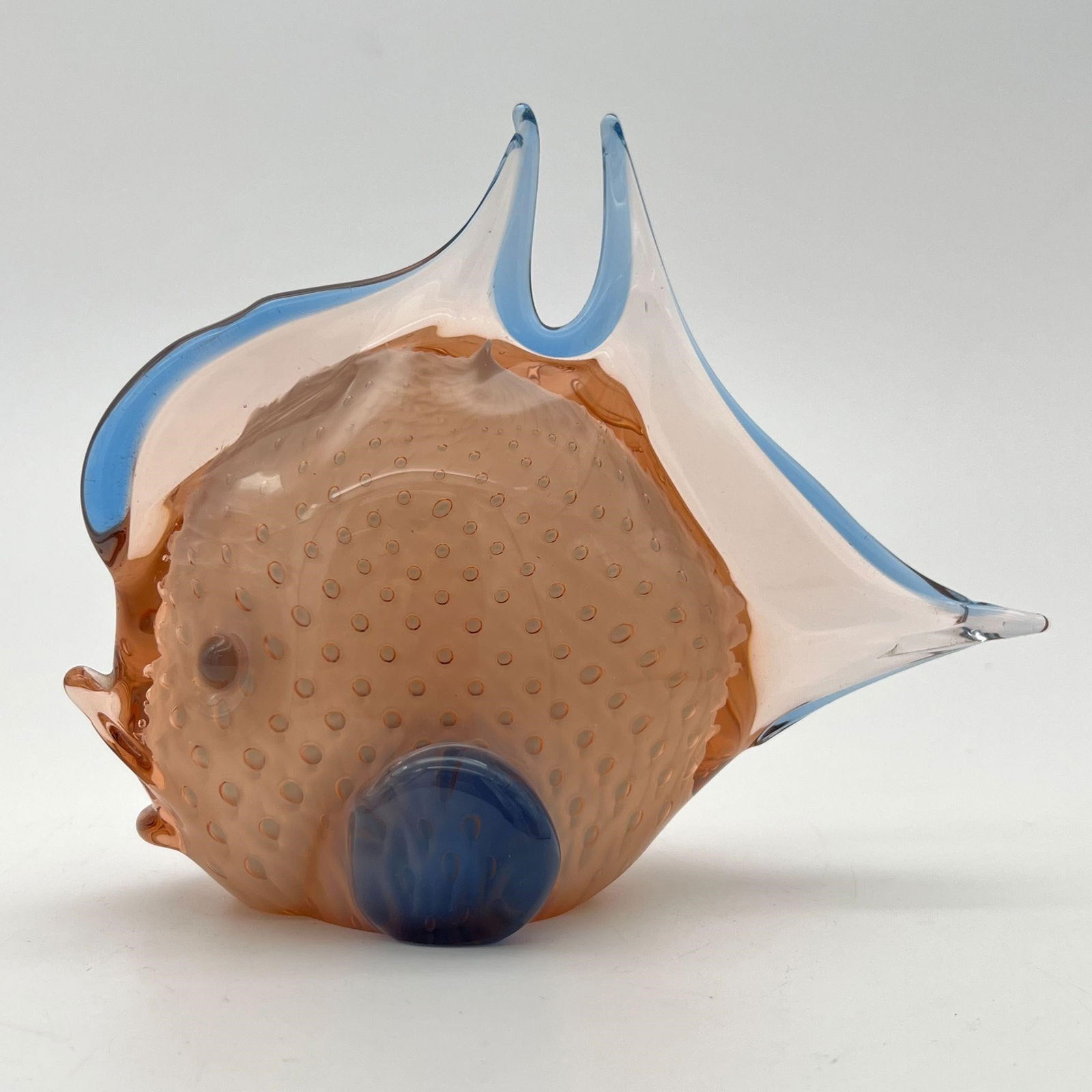 Icet Arte Murano Glass Fish Figurine Paperweight: Icet Arte Murano Glass Fish Figurine Paperweight. Paperweight is in the shape of a pufferfish. Original paper label on the base. Approximate dimensions (in):5.25 x 6.25 x 2.75.. Buyer pays shipping co