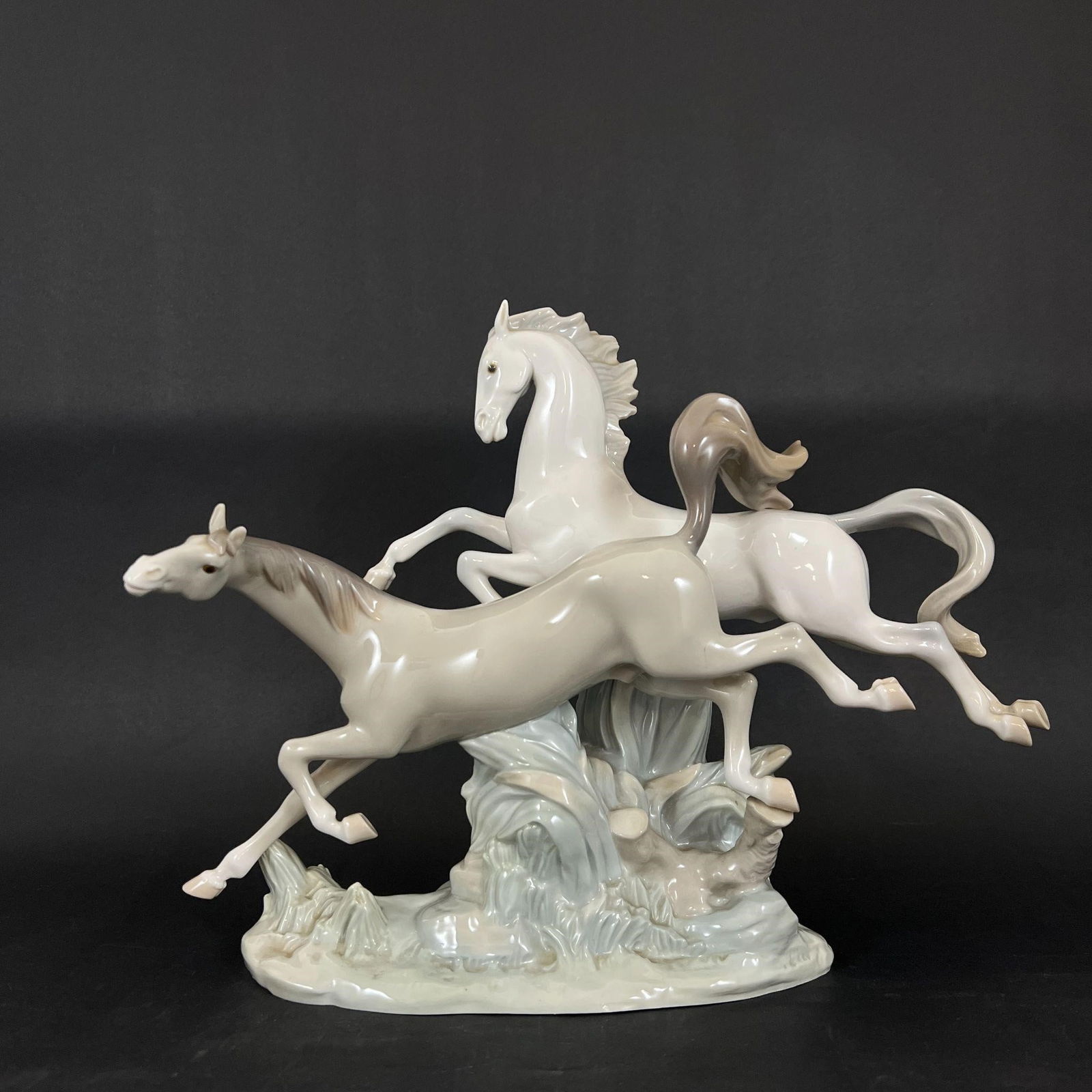 Lladro Galloping Horses Porcelain Sculpture #4655 (1 of 10)