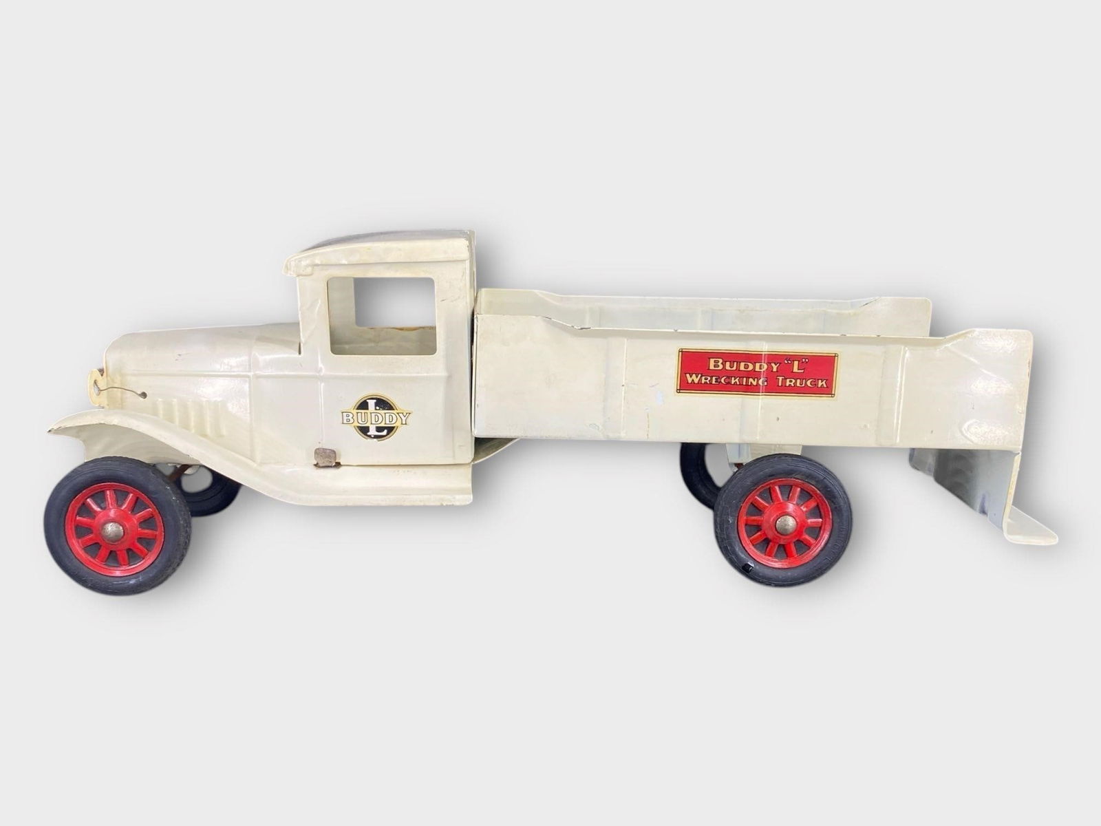 Buddy L Pressed Steel Toy Wrecking Truck 21 in.: Buddy L Pressed Steel Toy Wrecking Truck. Complete. White, red, black. Approx. Size (in): 21.5