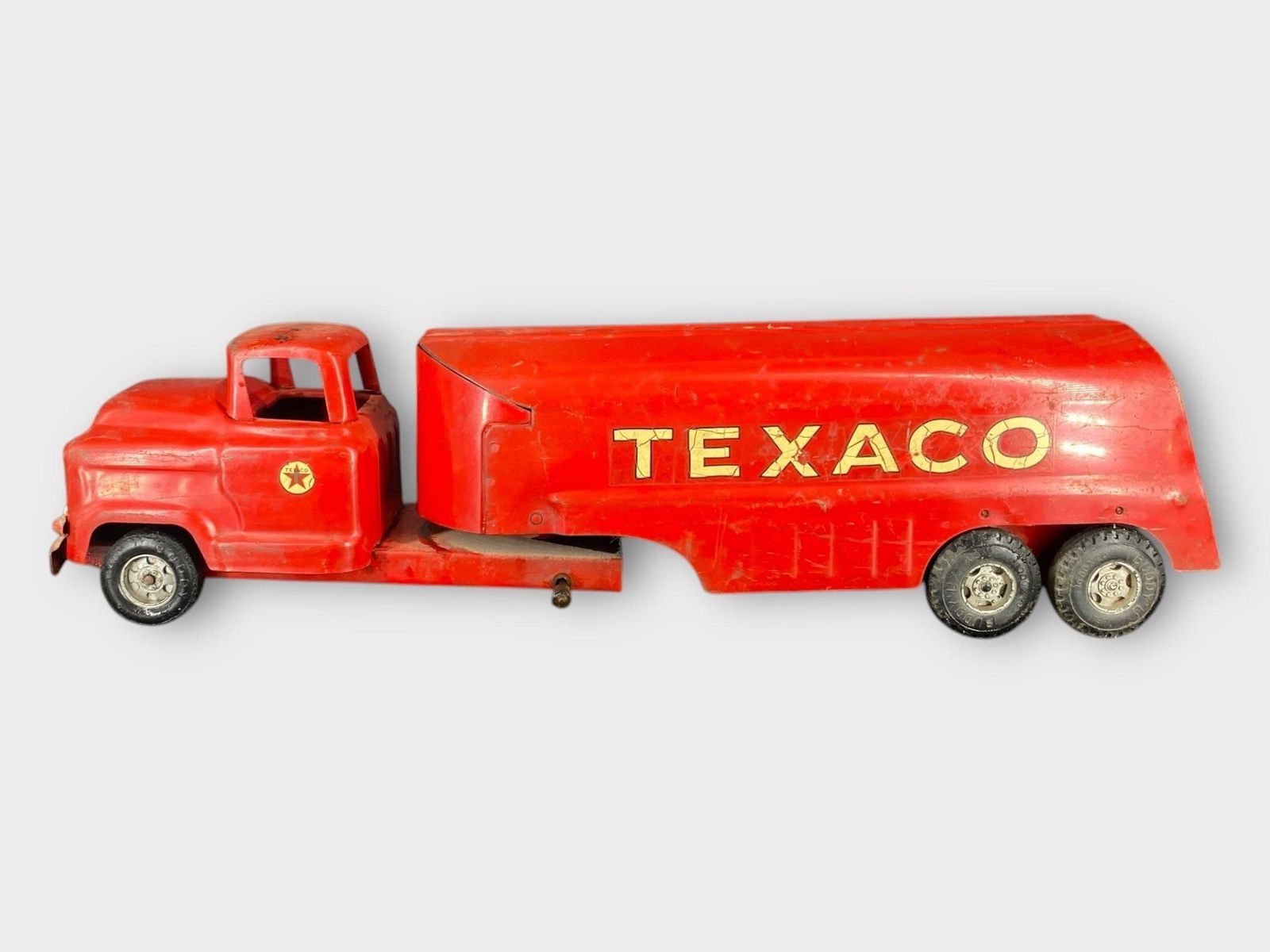 Buddy L Texaco Oil Tanker Delivery Truck 24 in.: Buddy L Texaco Oil Tanker Delivery Truck. Pressed steel. Red, yellow. Approx. Size (in): 24