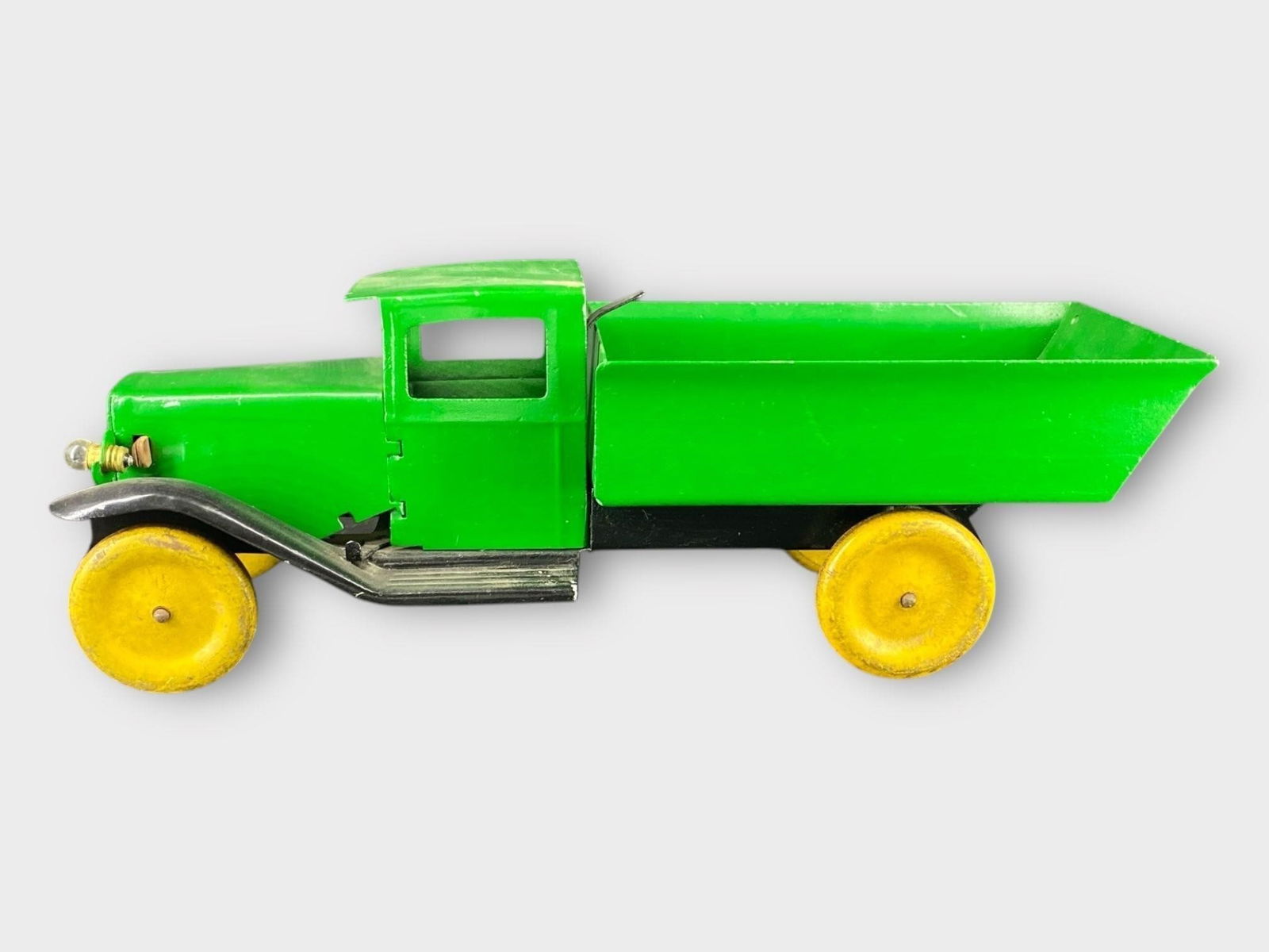 Wyandotte Pressed Steel Construction Dump Truck (1 of 5)