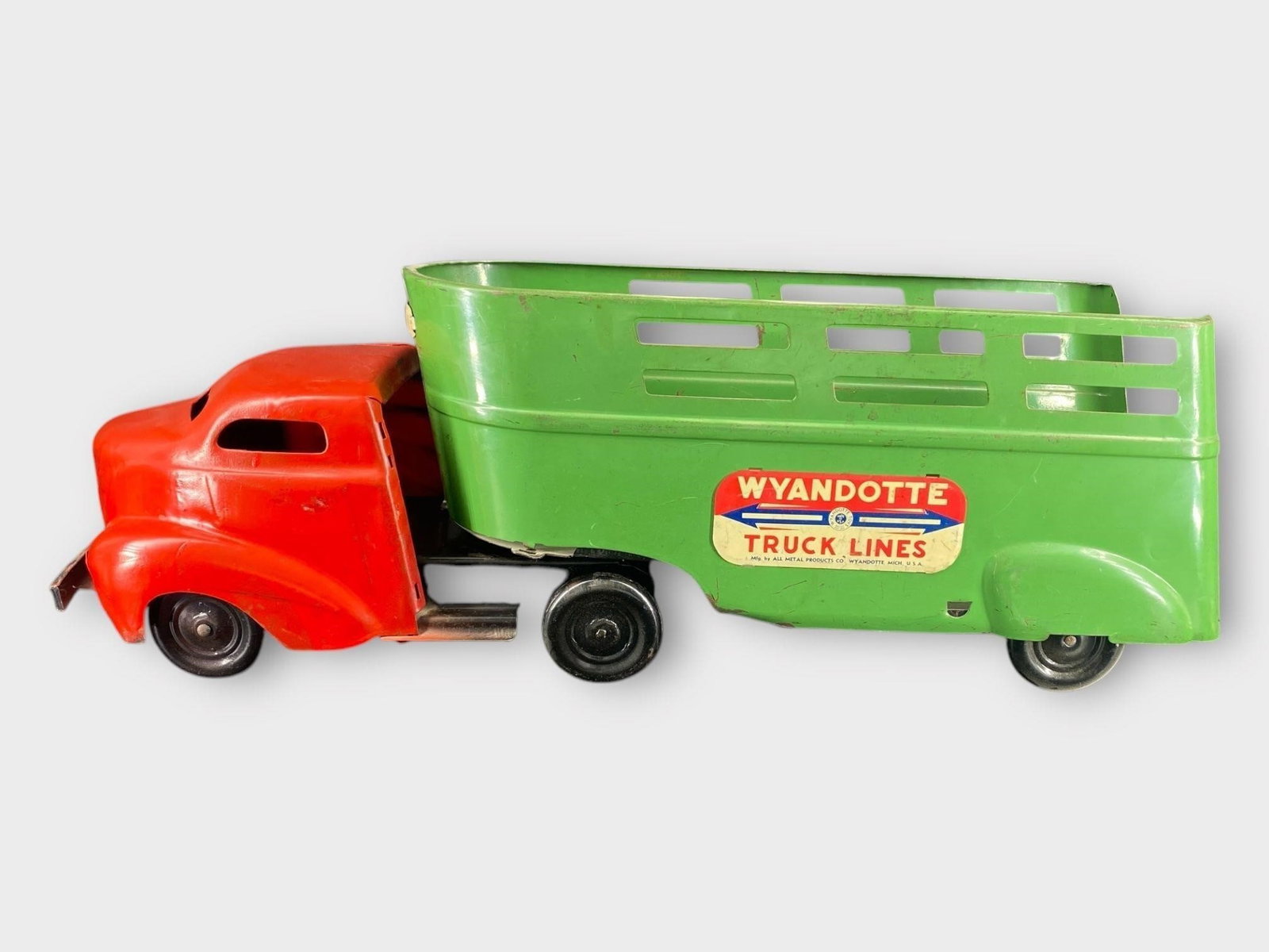 Wyandotte Pressed Steel Truck Lines Toy Truck 24in: Wyandotte Pressed Steel Truck Lines Toy Truck 24in. Approx. Dimensions (in): 8.25 x 5.75 x 24