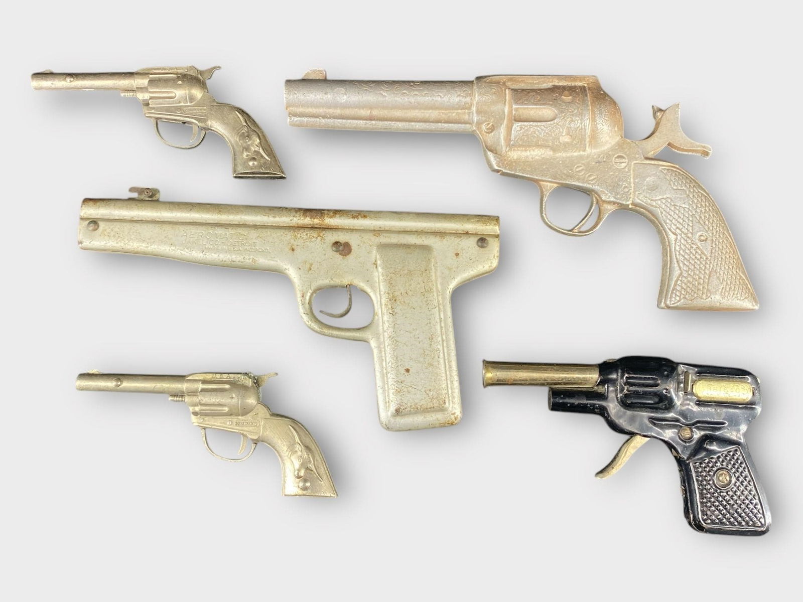 Lot of 5 Vintage Toy Metal Pistol Cap Guns: Lot of 5 Vintage Toy Metal Pistol Cap Guns. Appearance in Good condition. Not tested. Approx. Size 9.25" x 5 (biggest), 5.25" x 2.75" (smallest)