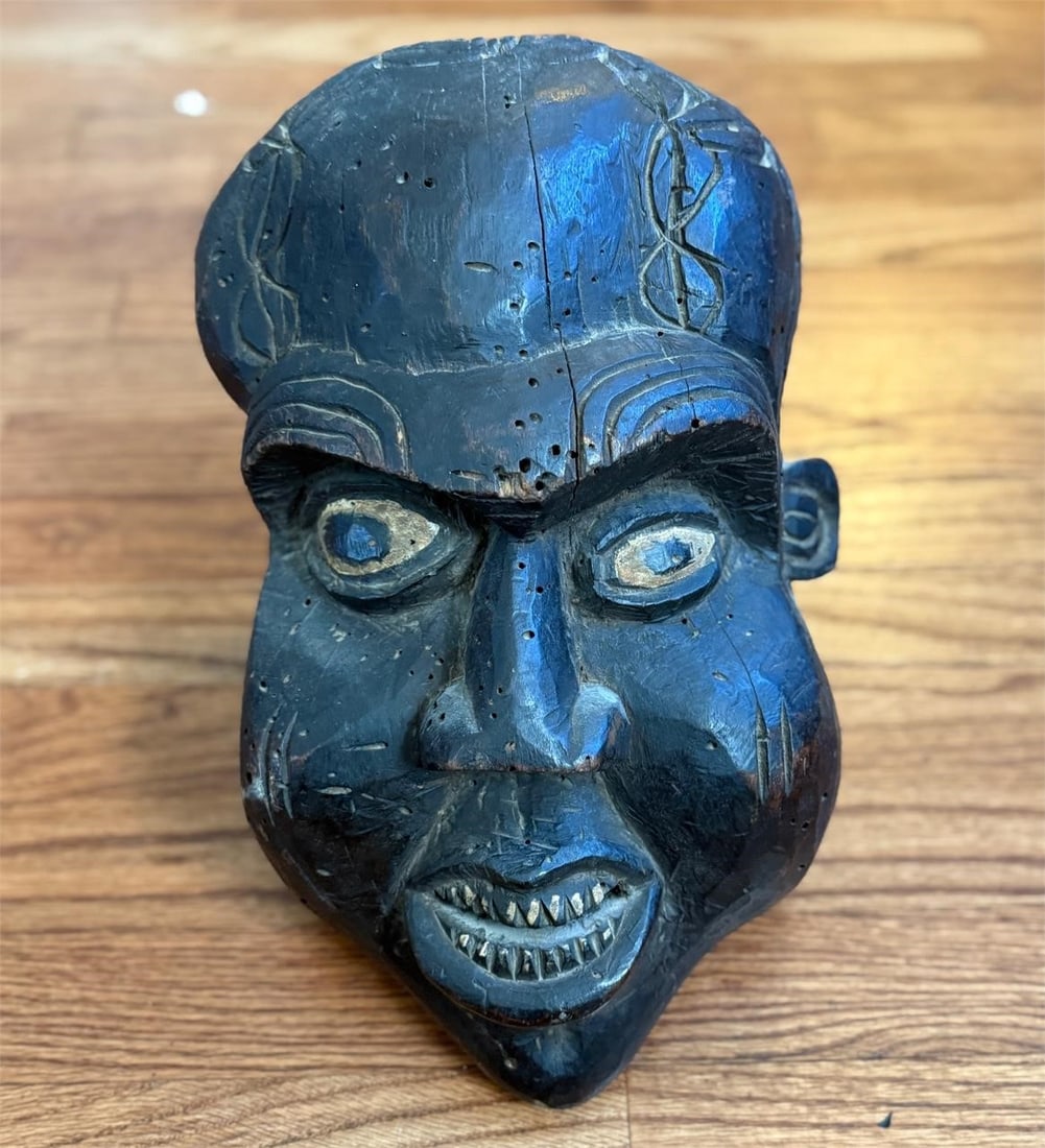 Carved Wooden African Bamoun Face Mask: This mask is most likely from the Ivory Coast of Africa. Approx. Dimensions (in): 15 x 9 x 8.
