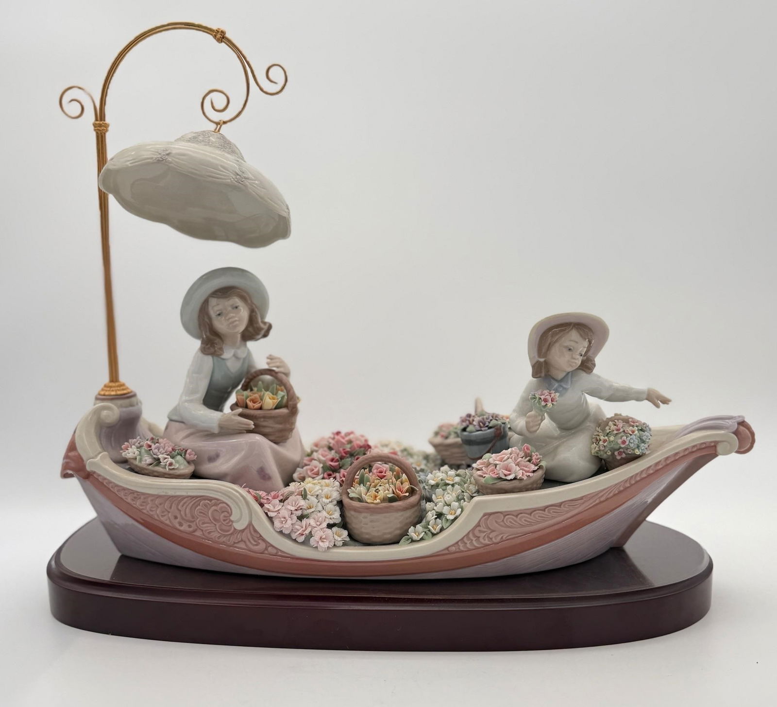 Lladro Spain 'Flowers Forever' Porcelain Figurine (1 of 15)