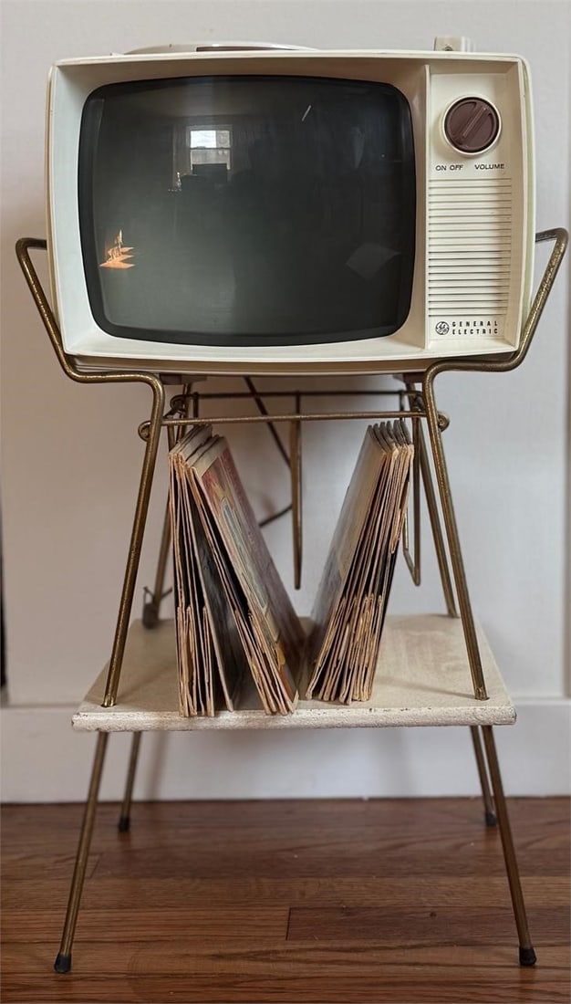 General Electric Show'N Tell Phono-Viewer (1 of 12)